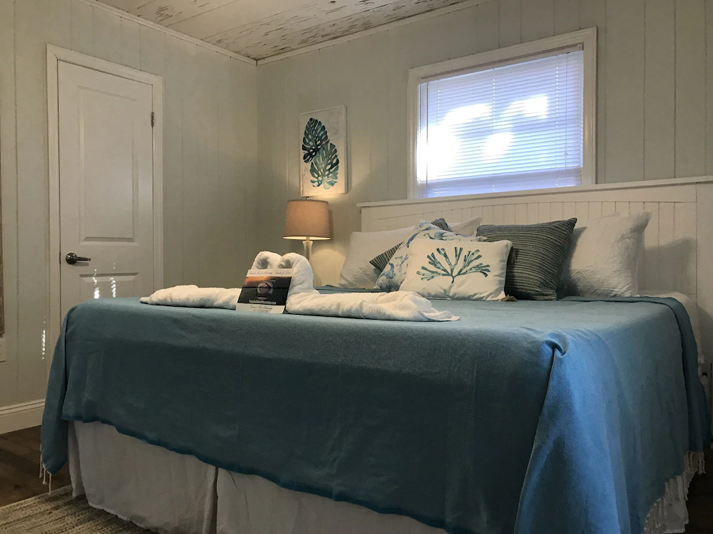 Rad's Cozy Cottage on Canal