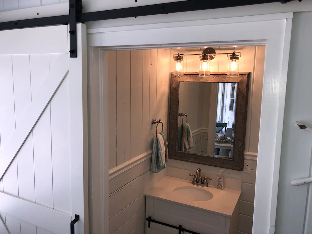 Rad's Cozy Cottage on Canal