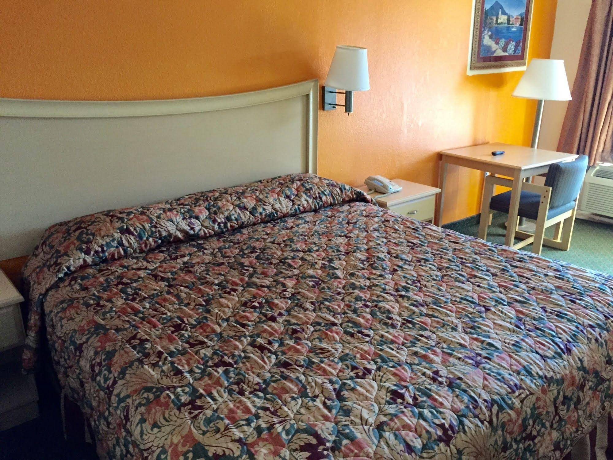 Lake Seminole Inn