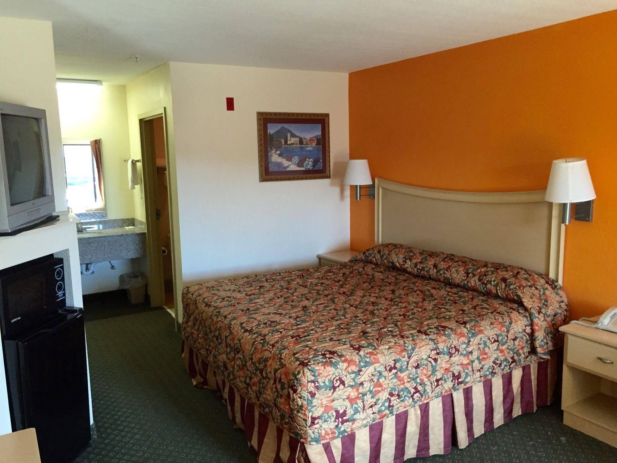 Lake Seminole Inn