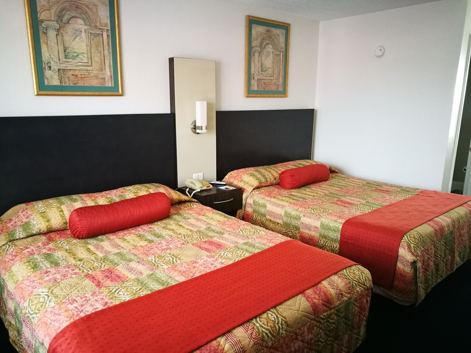 Merida Inn & Suites