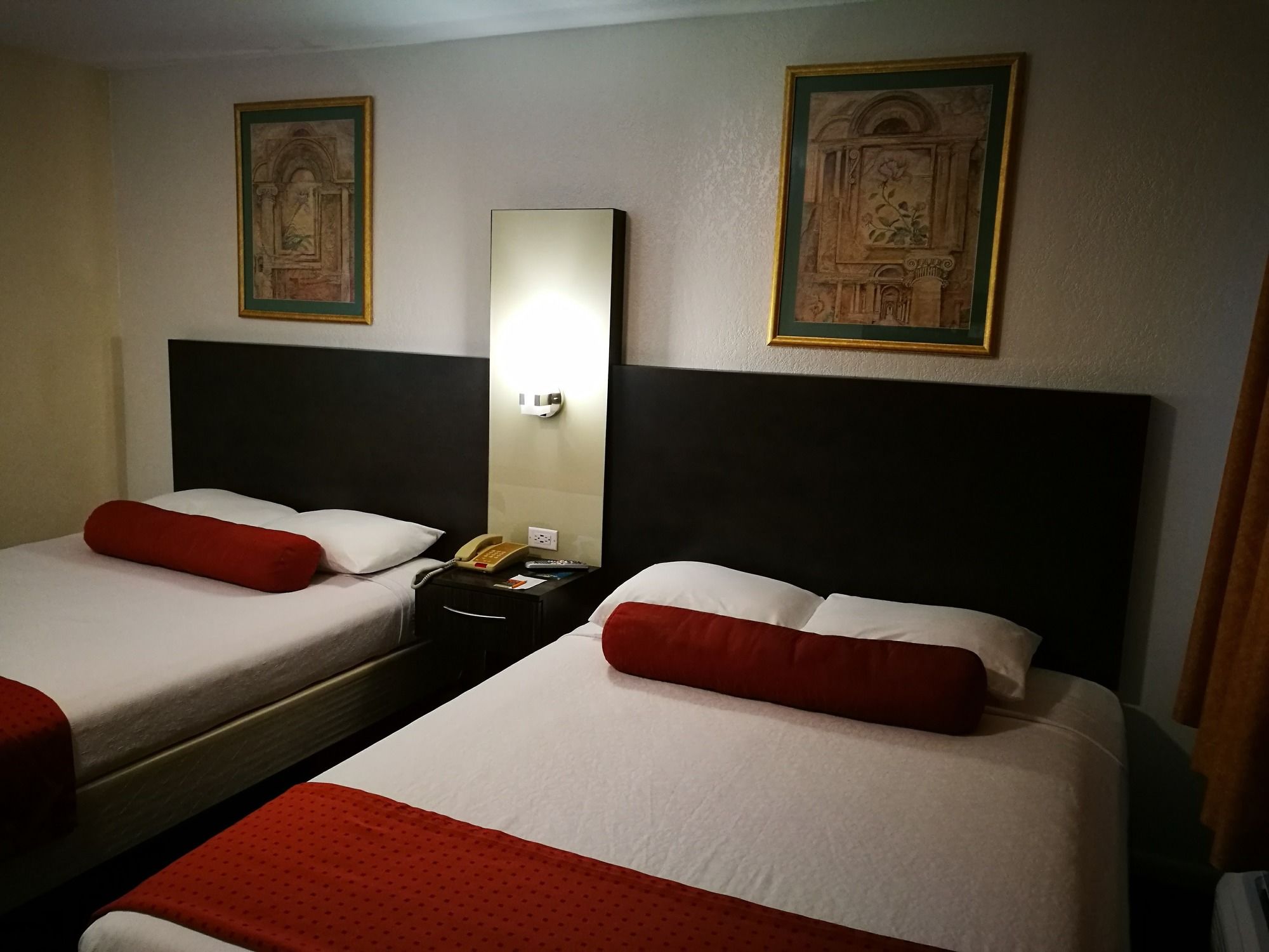 Merida Inn & Suites
