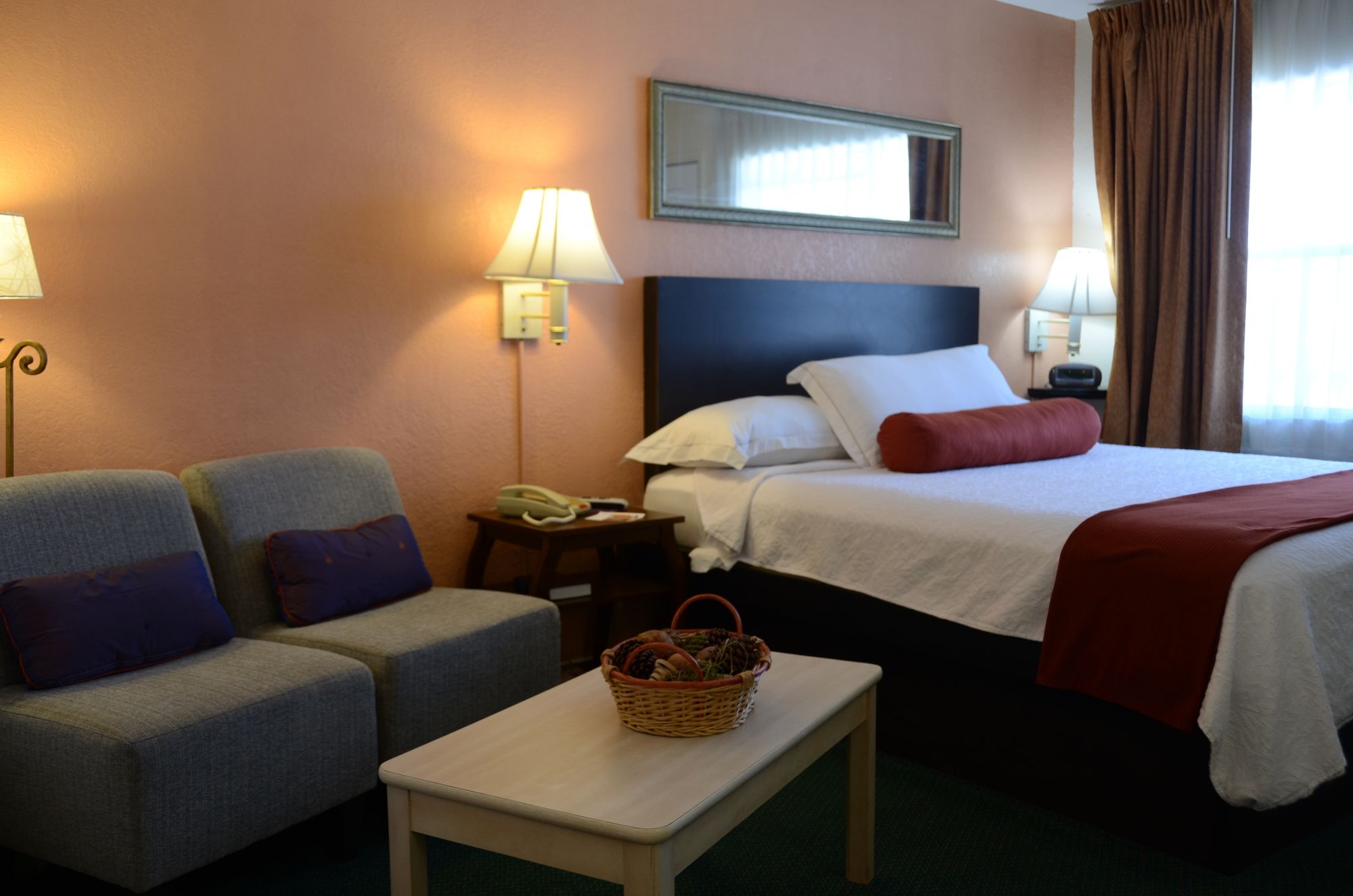 Merida Inn & Suites