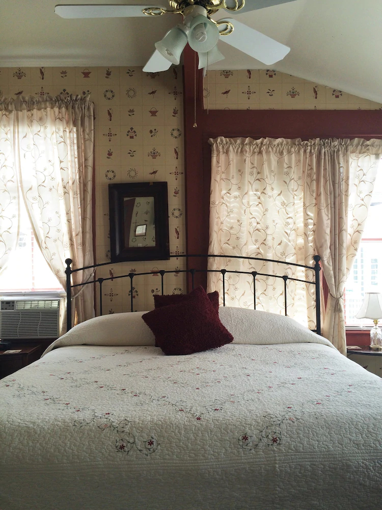 Victorian House B&B