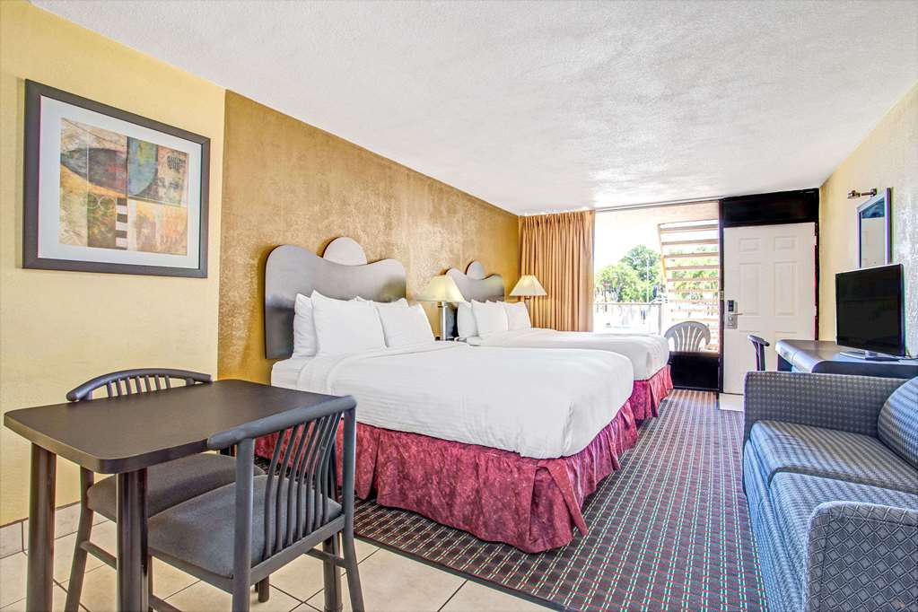 Days Inn by Wyndham St. Petersburg Central