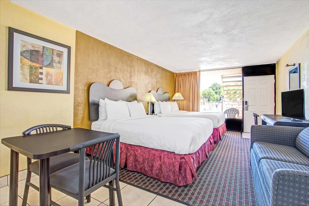 Days Inn by Wyndham St. Petersburg Central