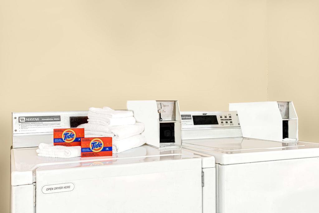 Days Inn by Wyndham St. Petersburg Central