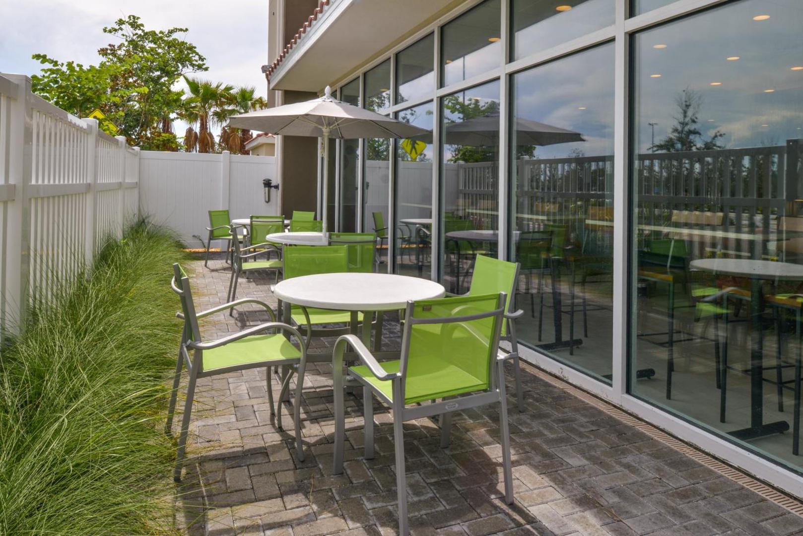 Holiday Inn Express & Suites St. Petersburg - Seminole Area