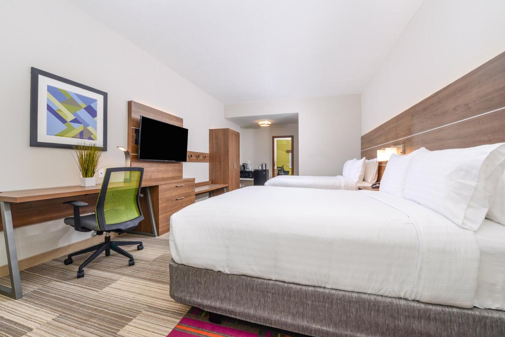 Holiday Inn Express & Suites St. Petersburg - Seminole Area