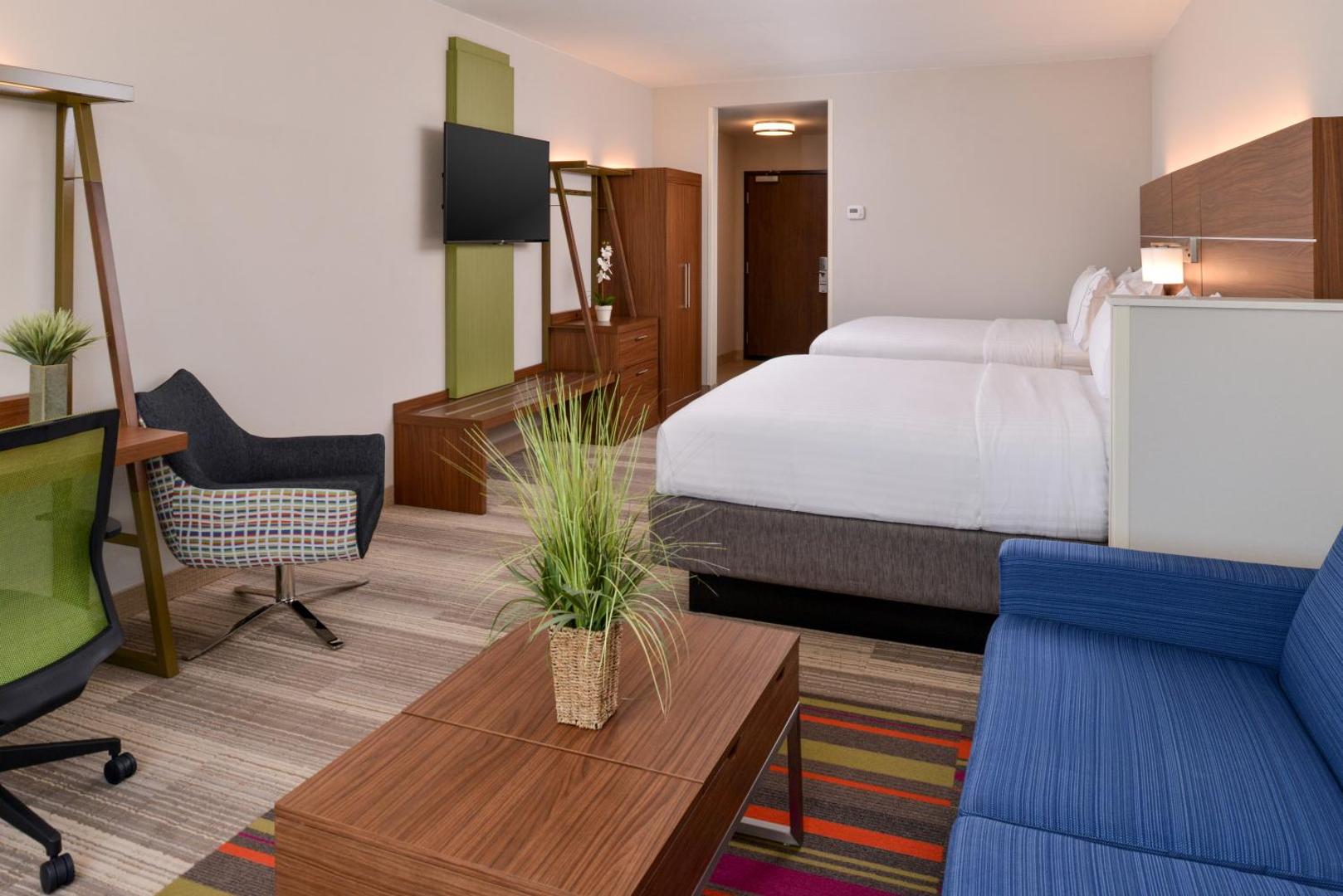 Holiday Inn Express & Suites St. Petersburg - Seminole Area