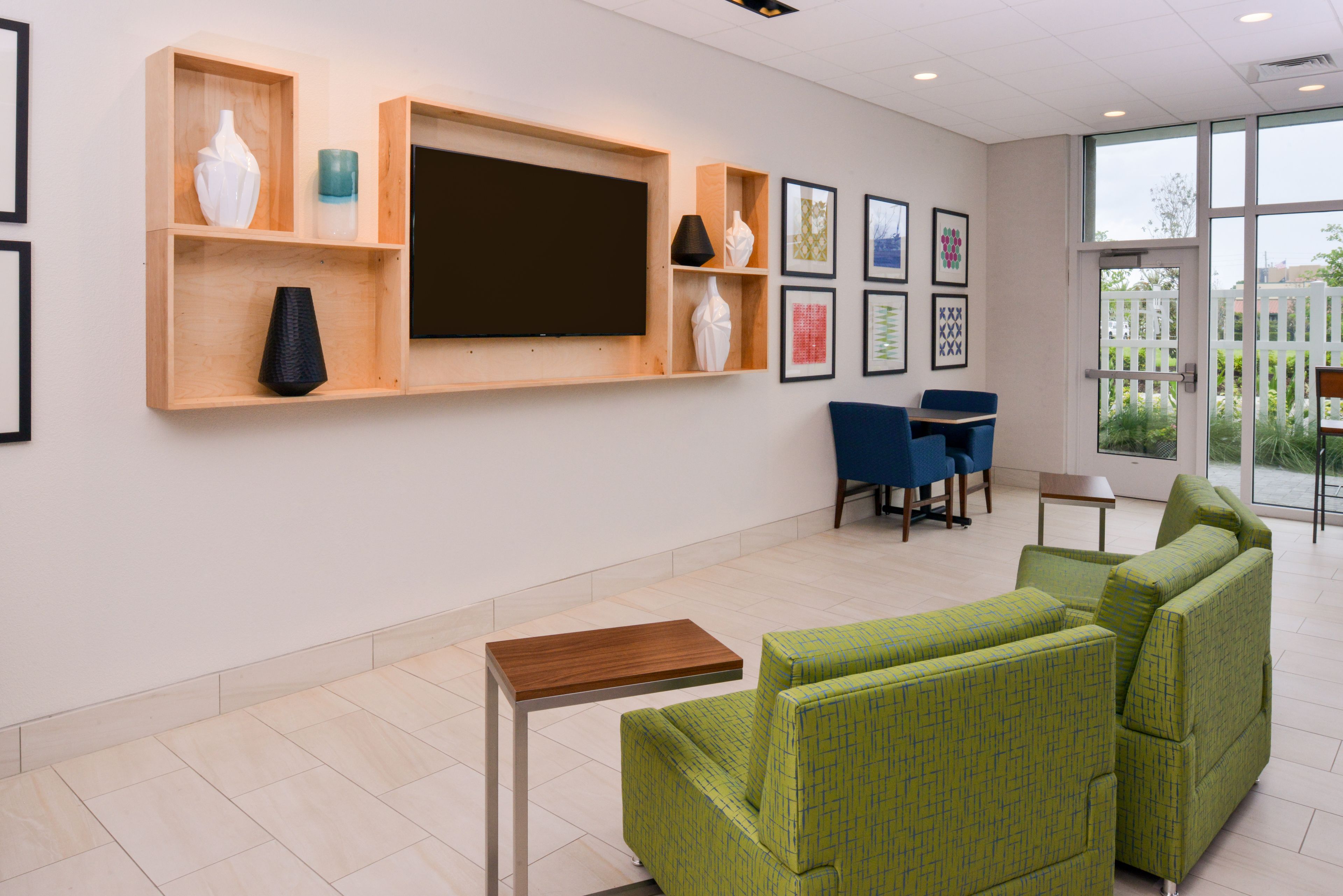 Holiday Inn Express & Suites St. Petersburg - Seminole Area