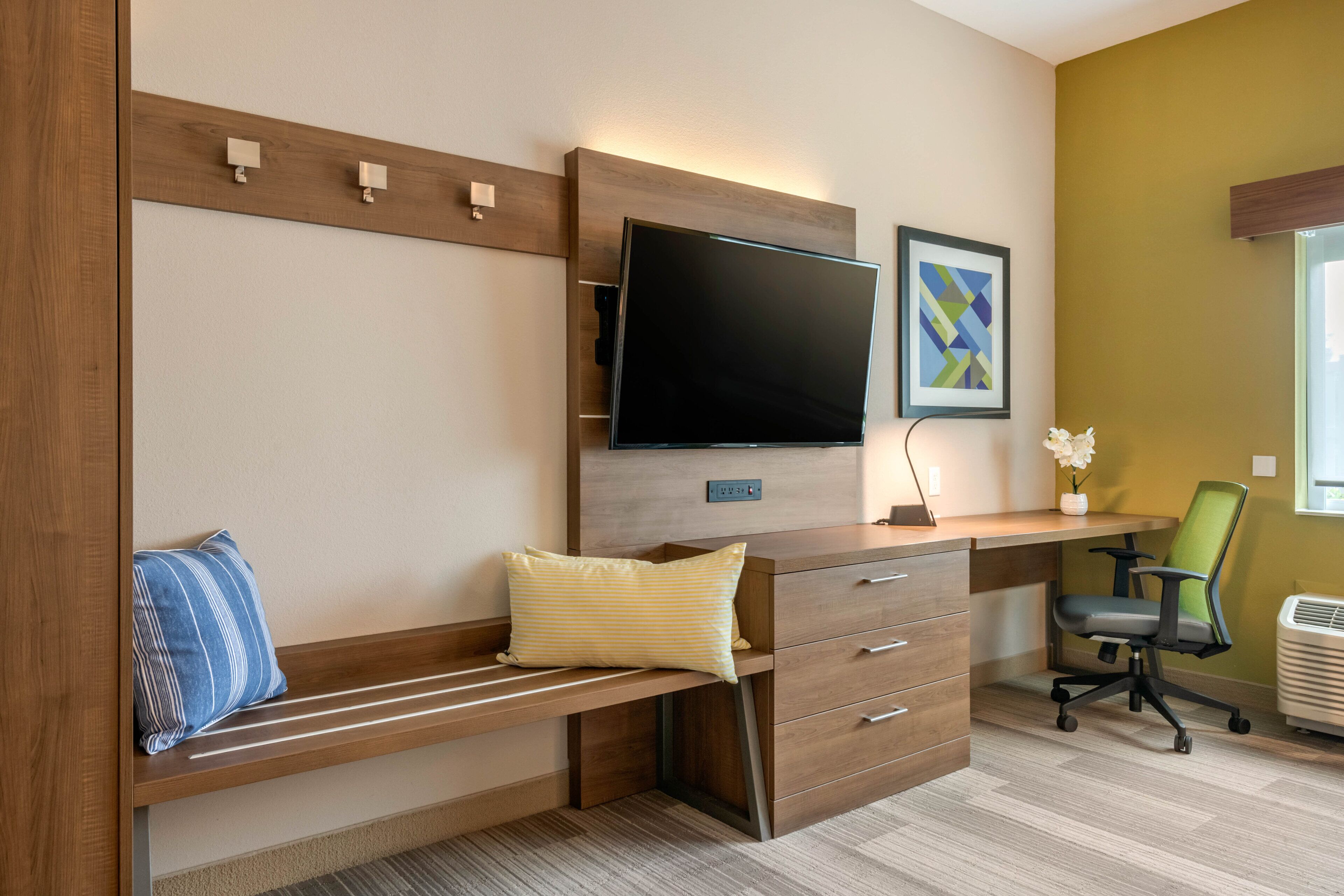 Holiday Inn Express & Suites St. Petersburg - Seminole Area