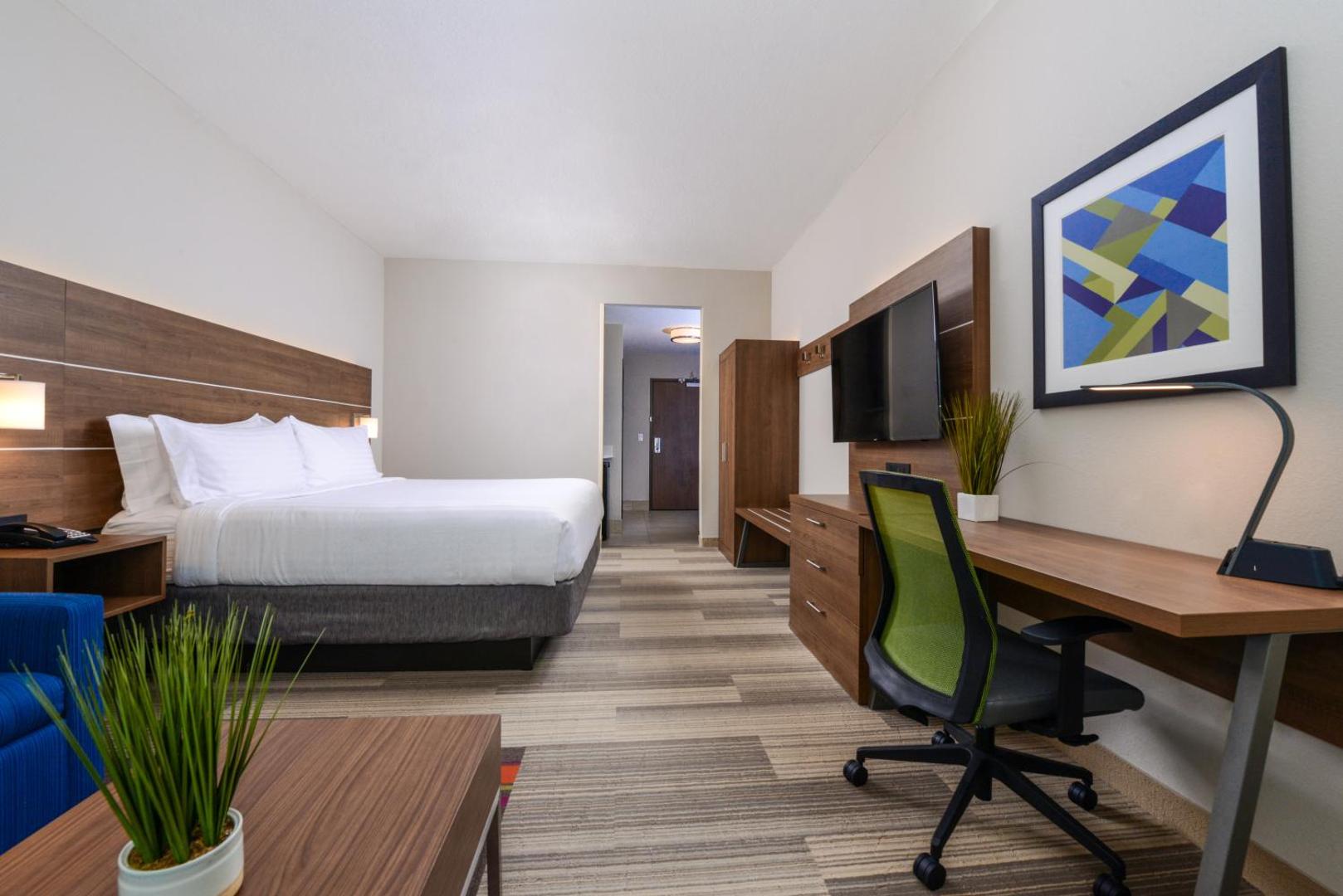 Holiday Inn Express & Suites St. Petersburg - Seminole Area