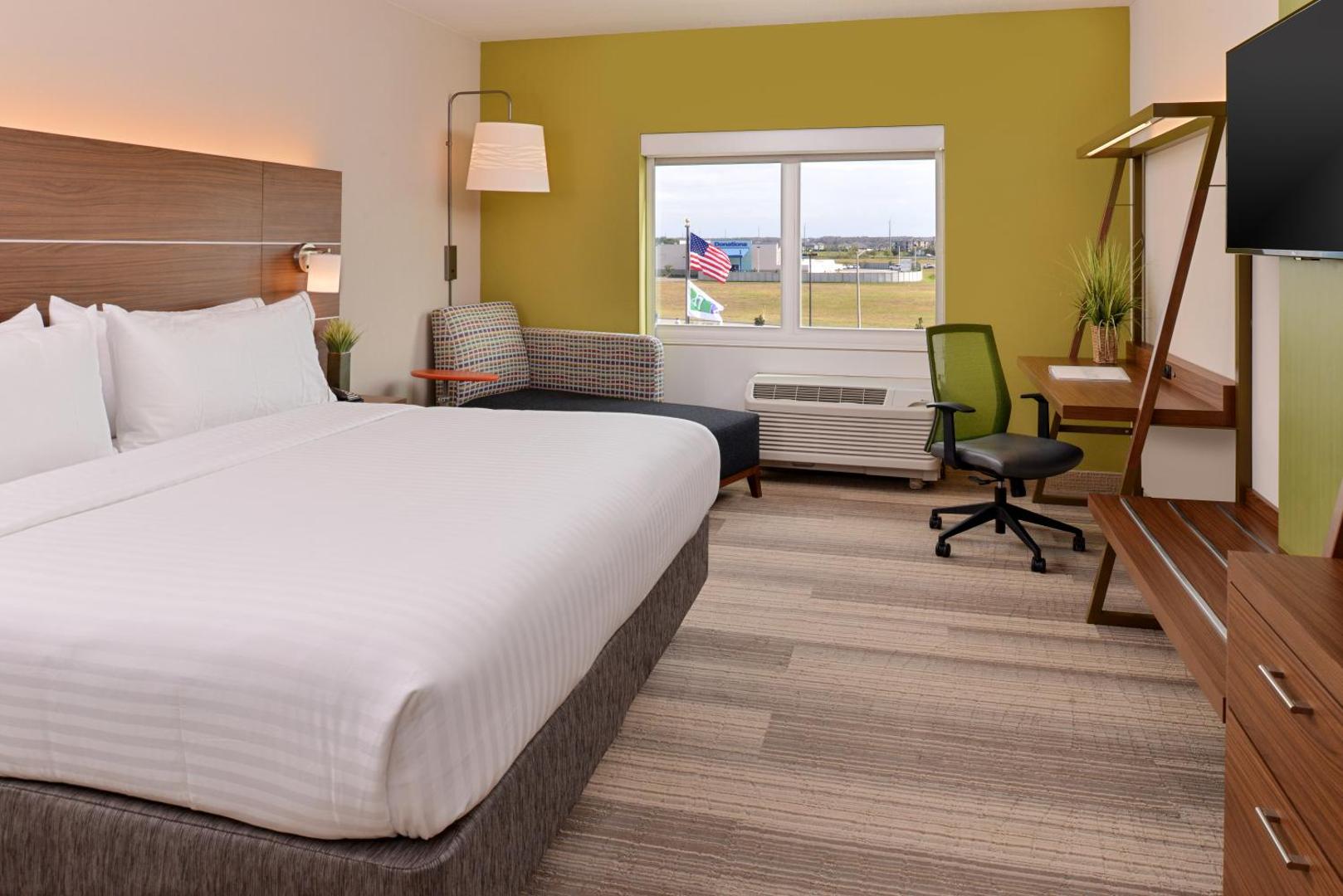 Holiday Inn Express & Suites St. Petersburg - Seminole Area
