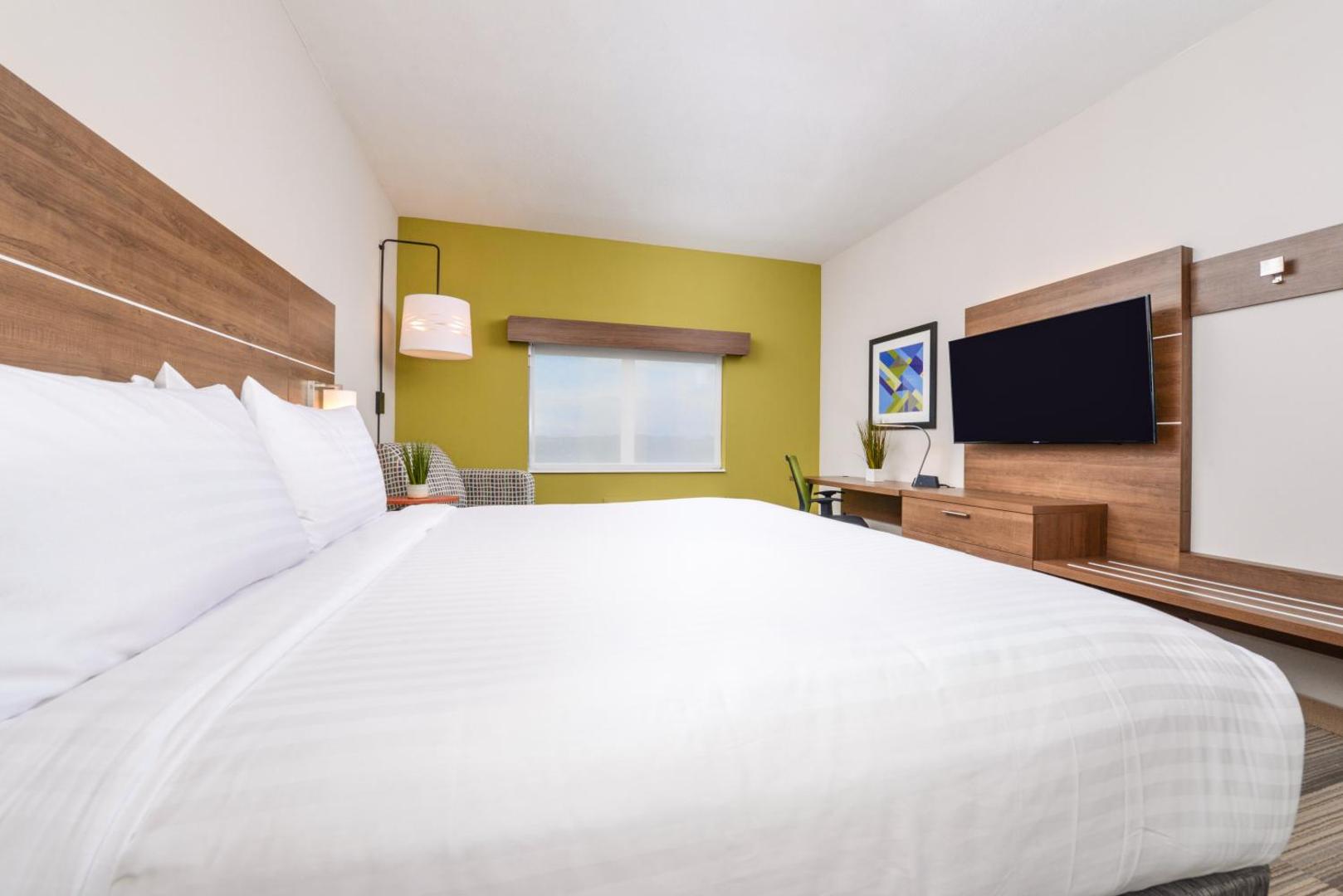Holiday Inn Express & Suites St. Petersburg - Seminole Area