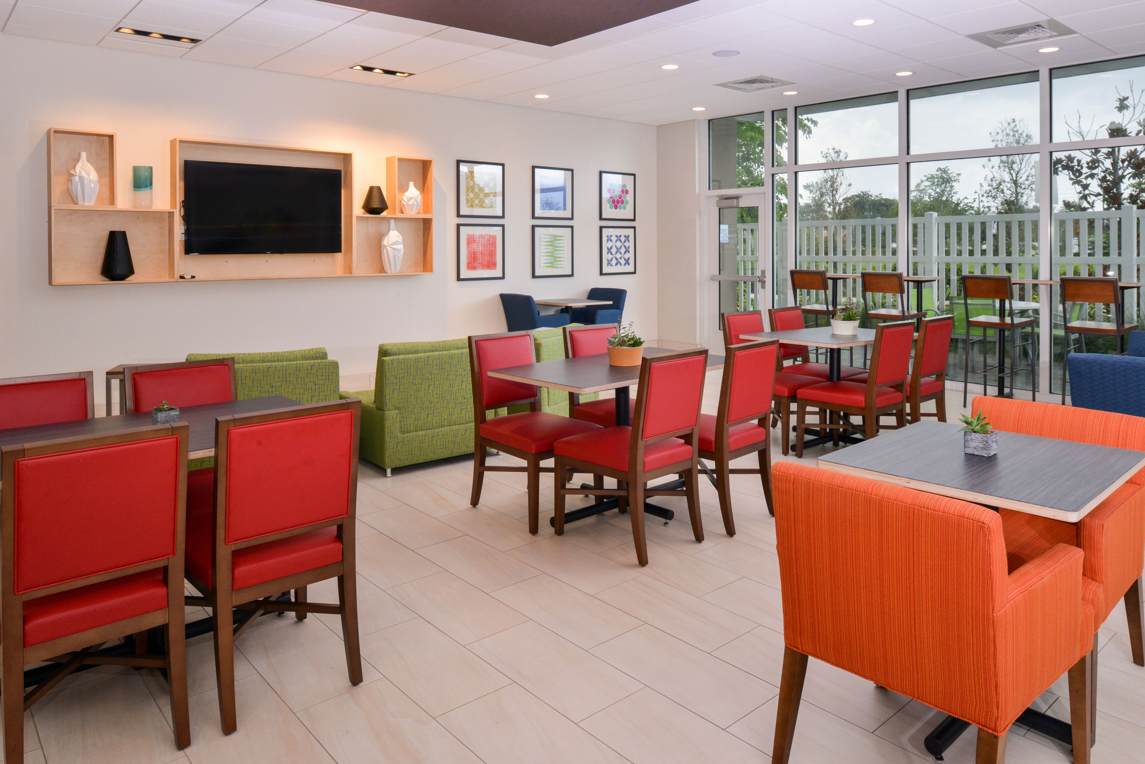 Holiday Inn Express & Suites St. Petersburg - Seminole Area