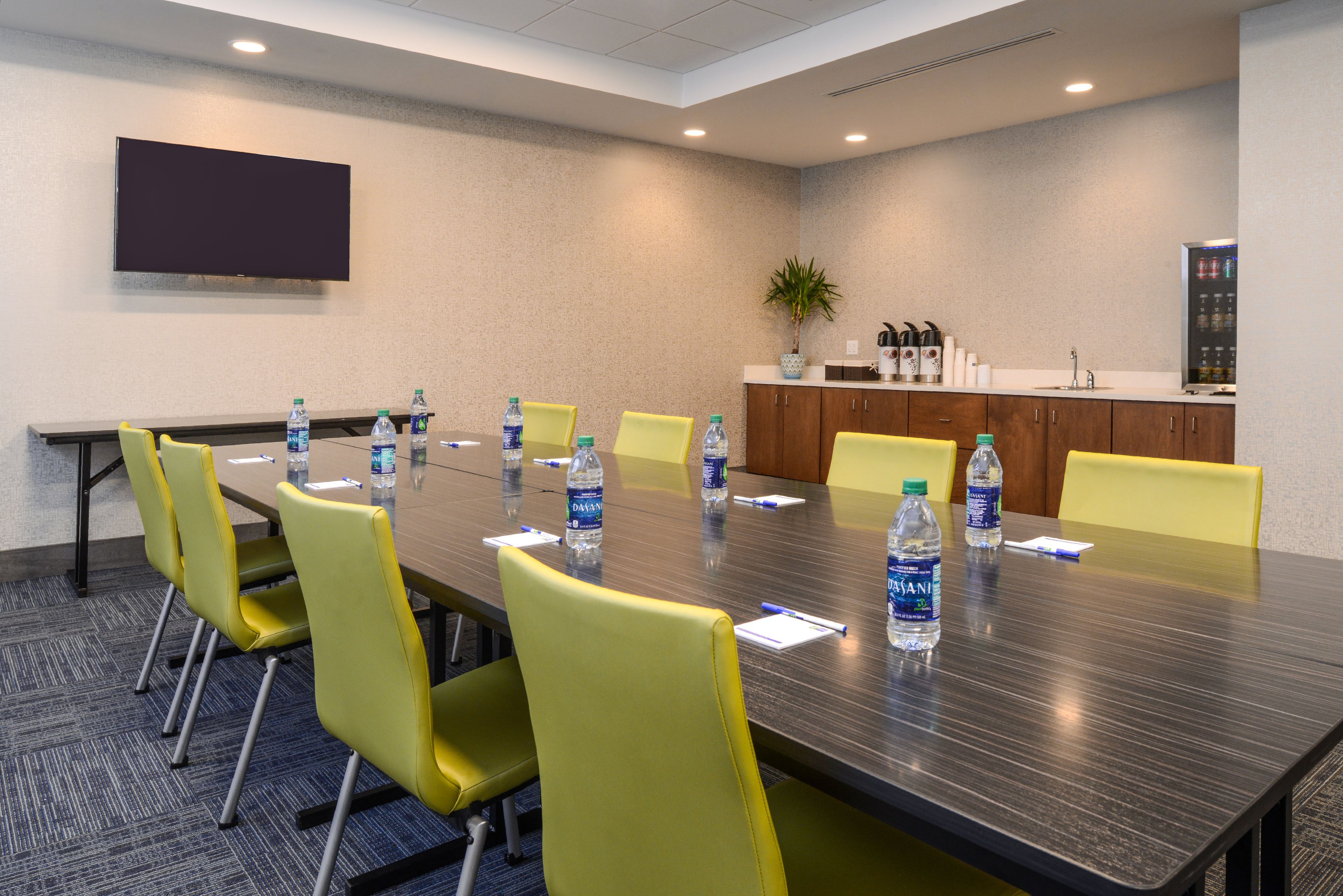 Holiday Inn Express & Suites St. Petersburg - Seminole Area