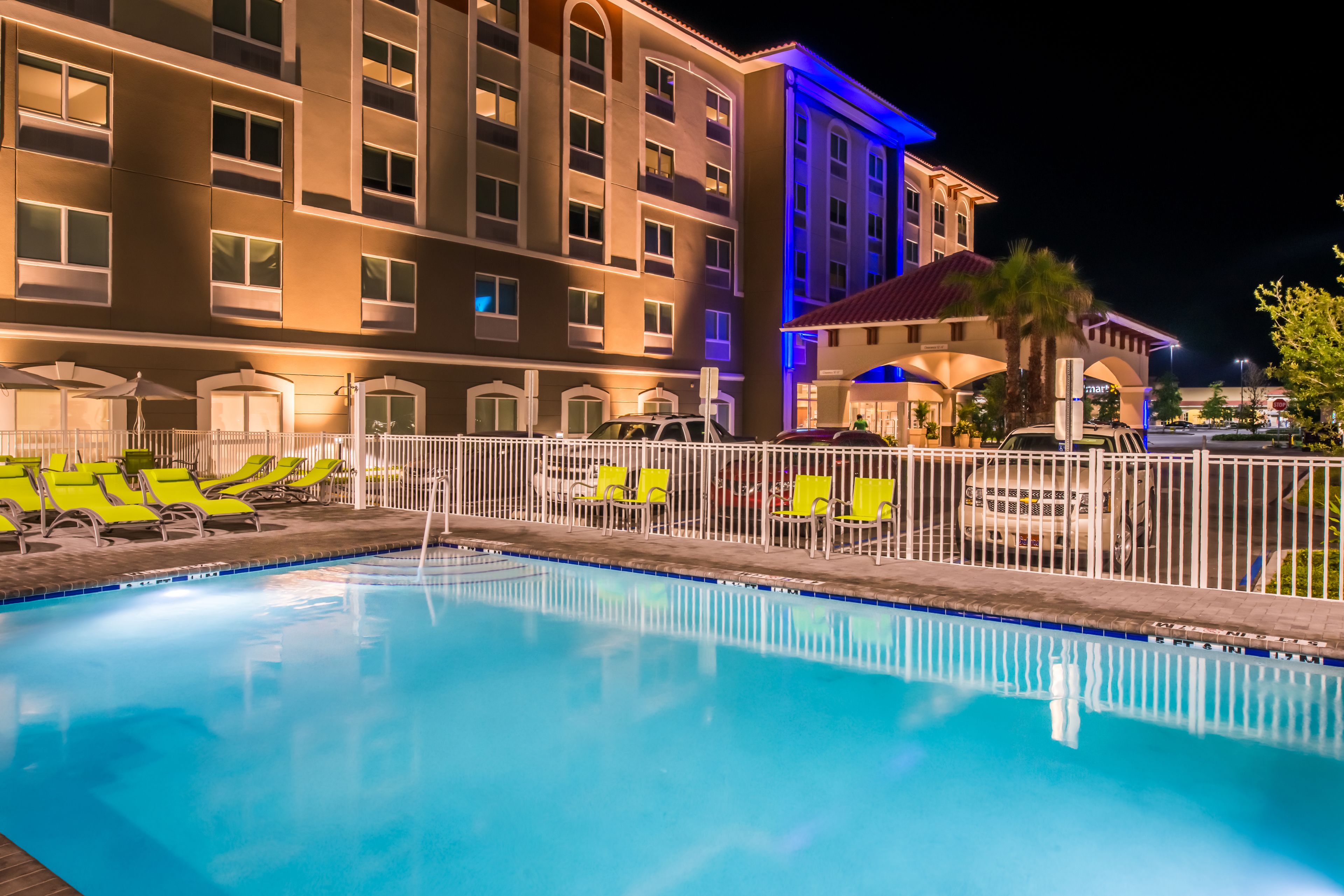 Holiday Inn Express & Suites St. Petersburg - Seminole Area