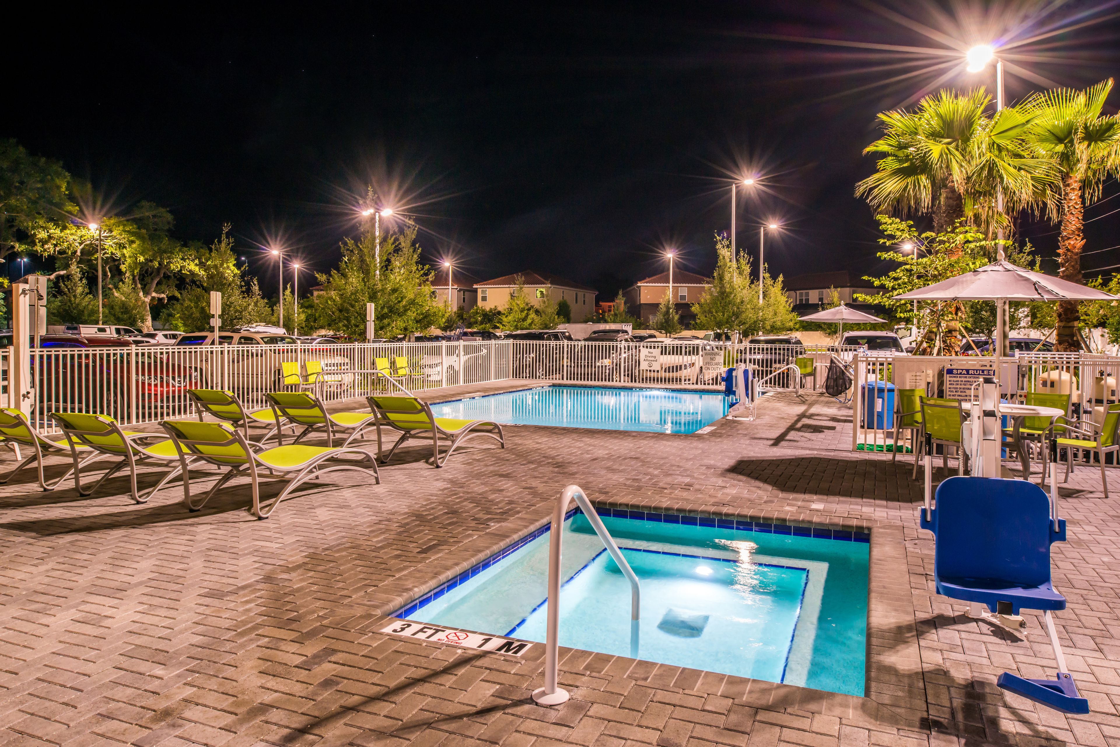 Holiday Inn Express & Suites St. Petersburg - Seminole Area