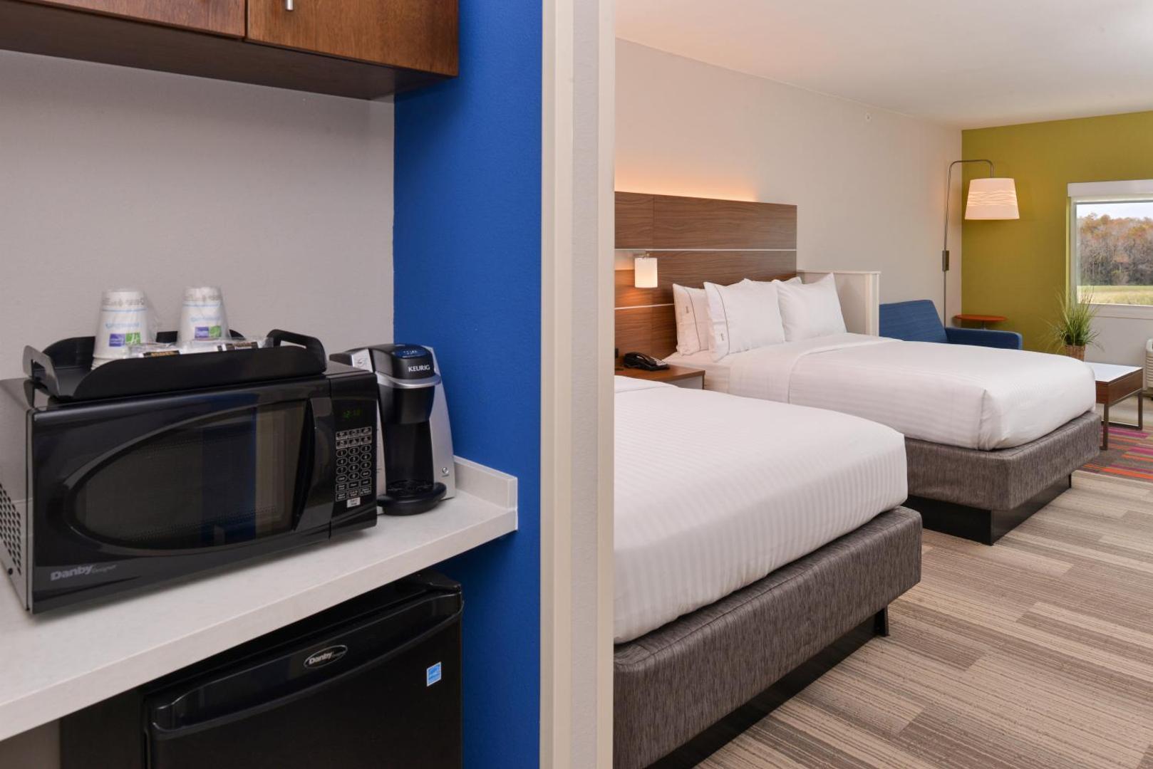 Holiday Inn Express & Suites St. Petersburg - Seminole Area