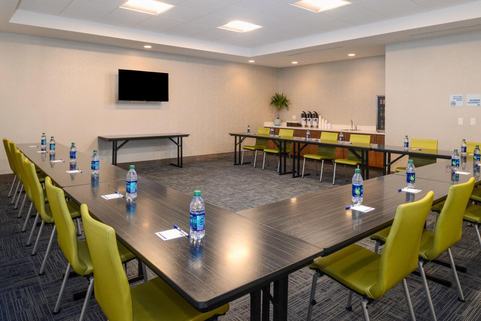Holiday Inn Express & Suites St. Petersburg - Seminole Area