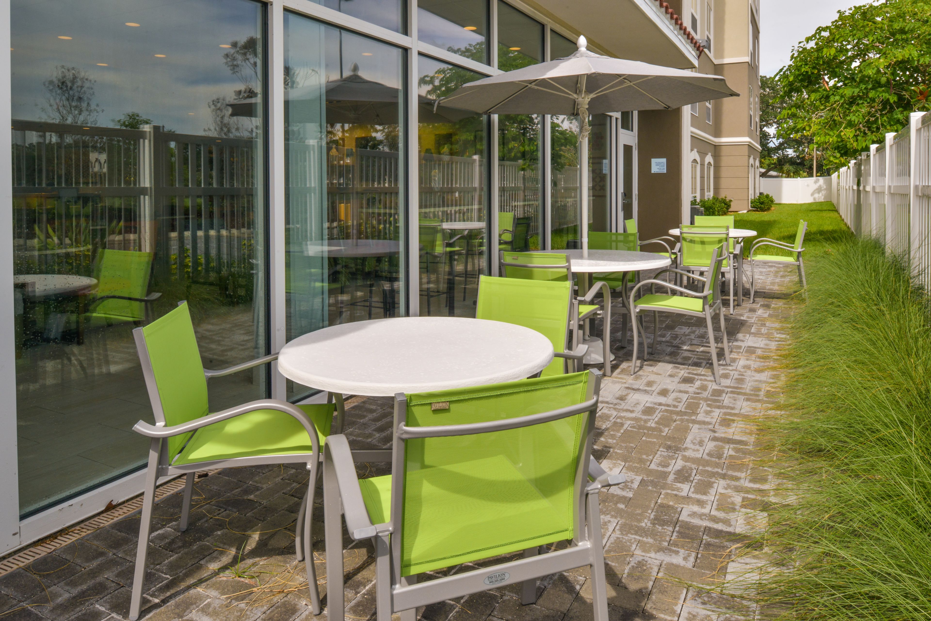 Holiday Inn Express & Suites St. Petersburg - Seminole Area