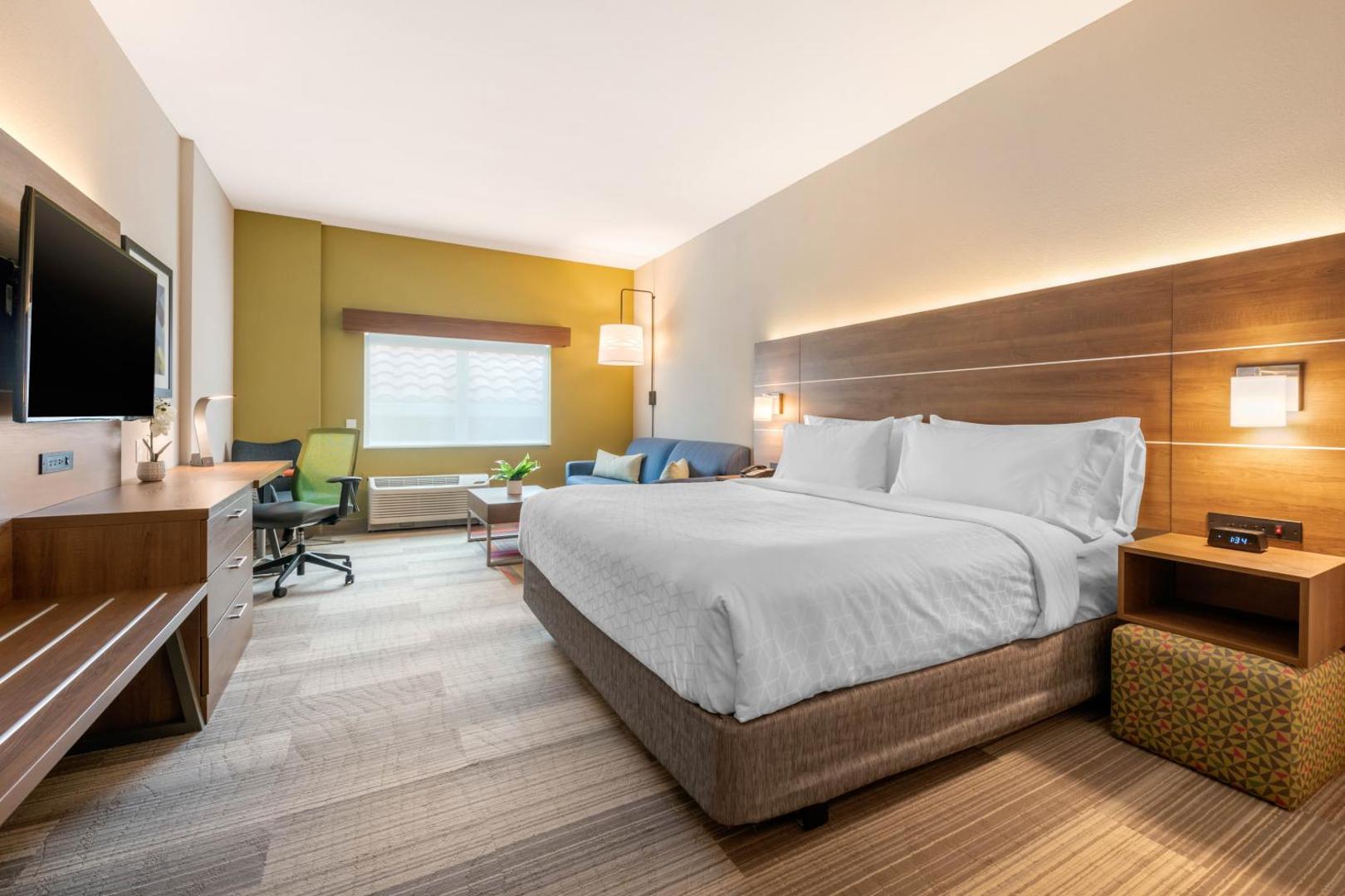 Holiday Inn Express & Suites St. Petersburg - Seminole Area