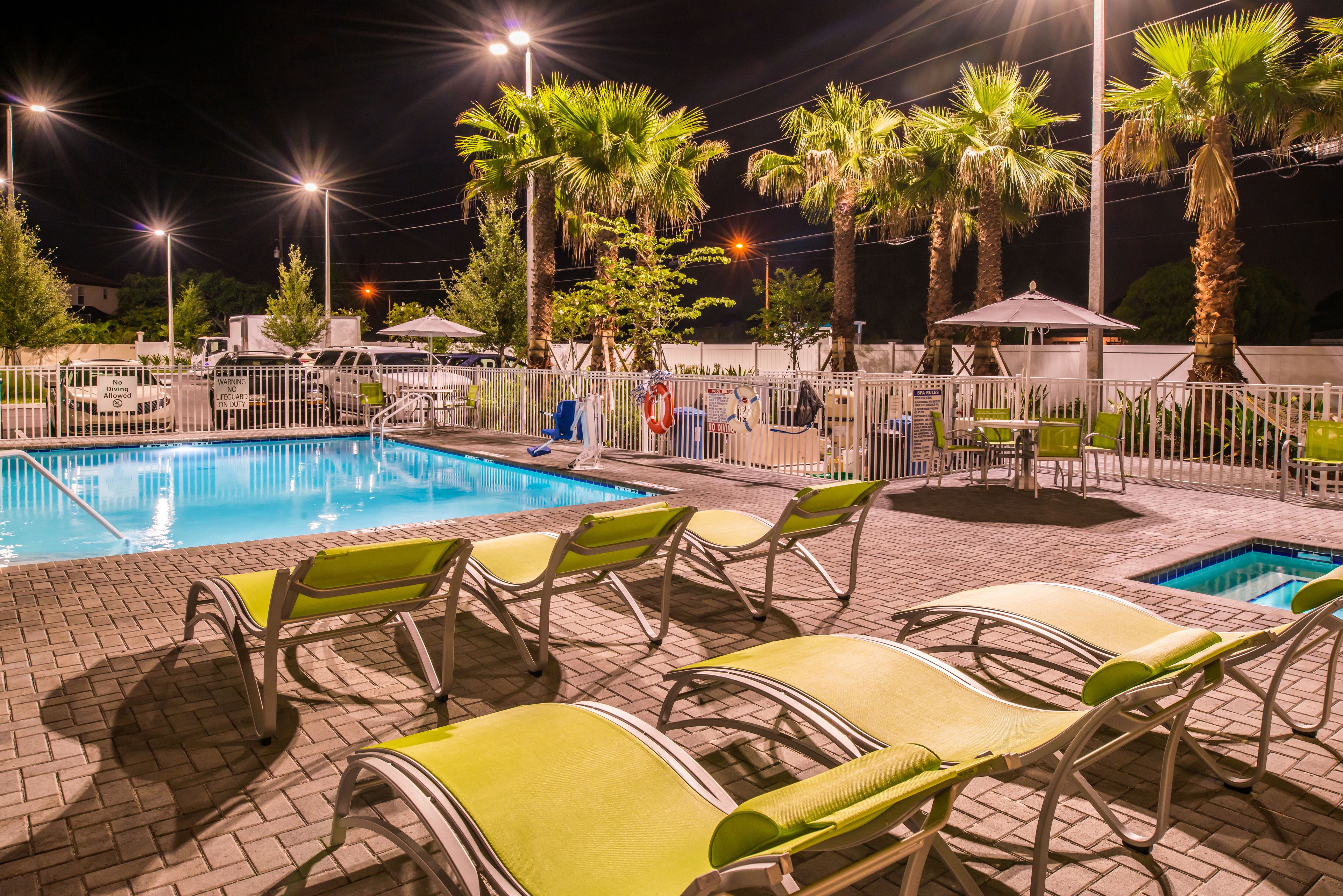 Holiday Inn Express & Suites St. Petersburg - Seminole Area