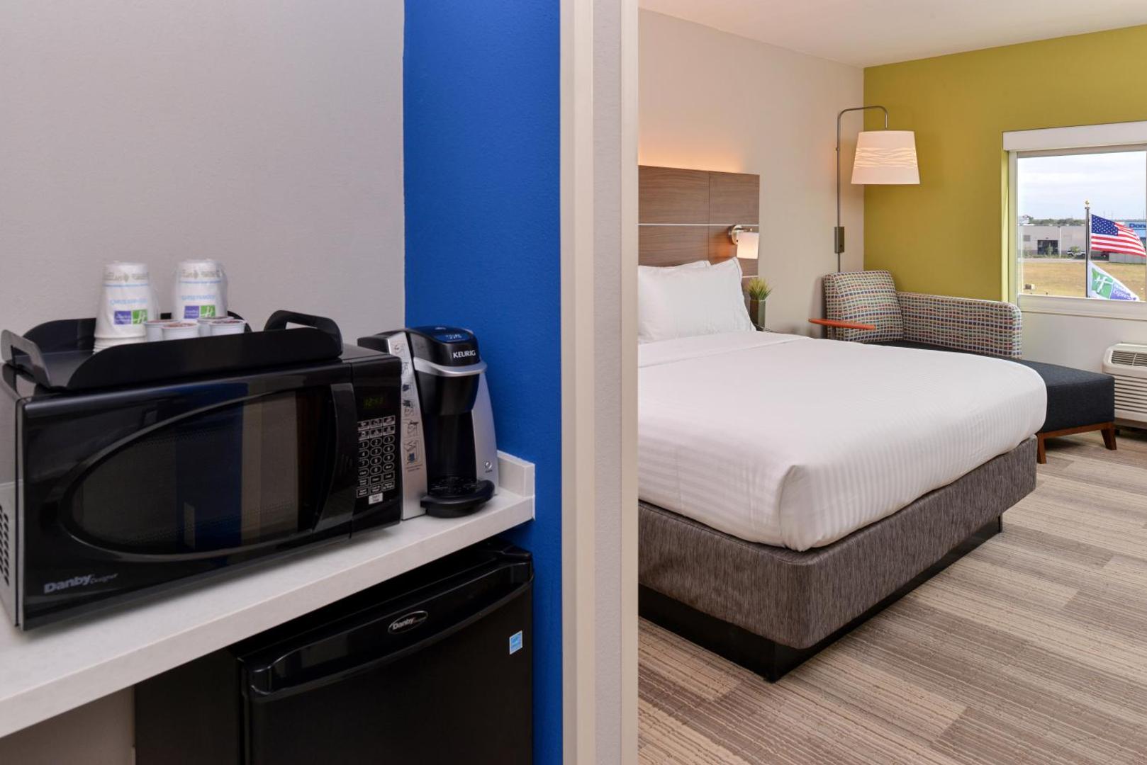 Holiday Inn Express & Suites St. Petersburg - Seminole Area
