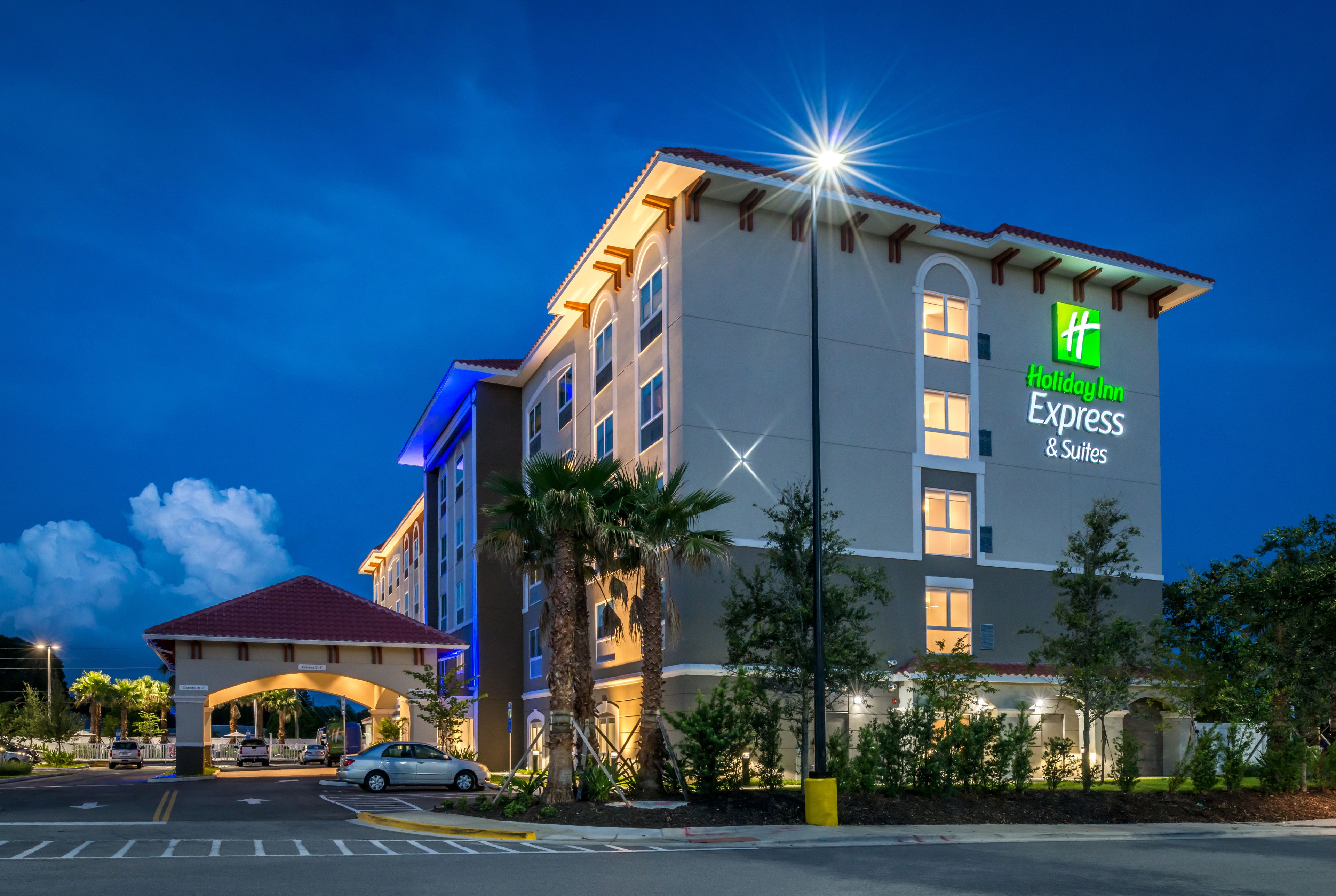 Holiday Inn Express & Suites St. Petersburg - Seminole Area
