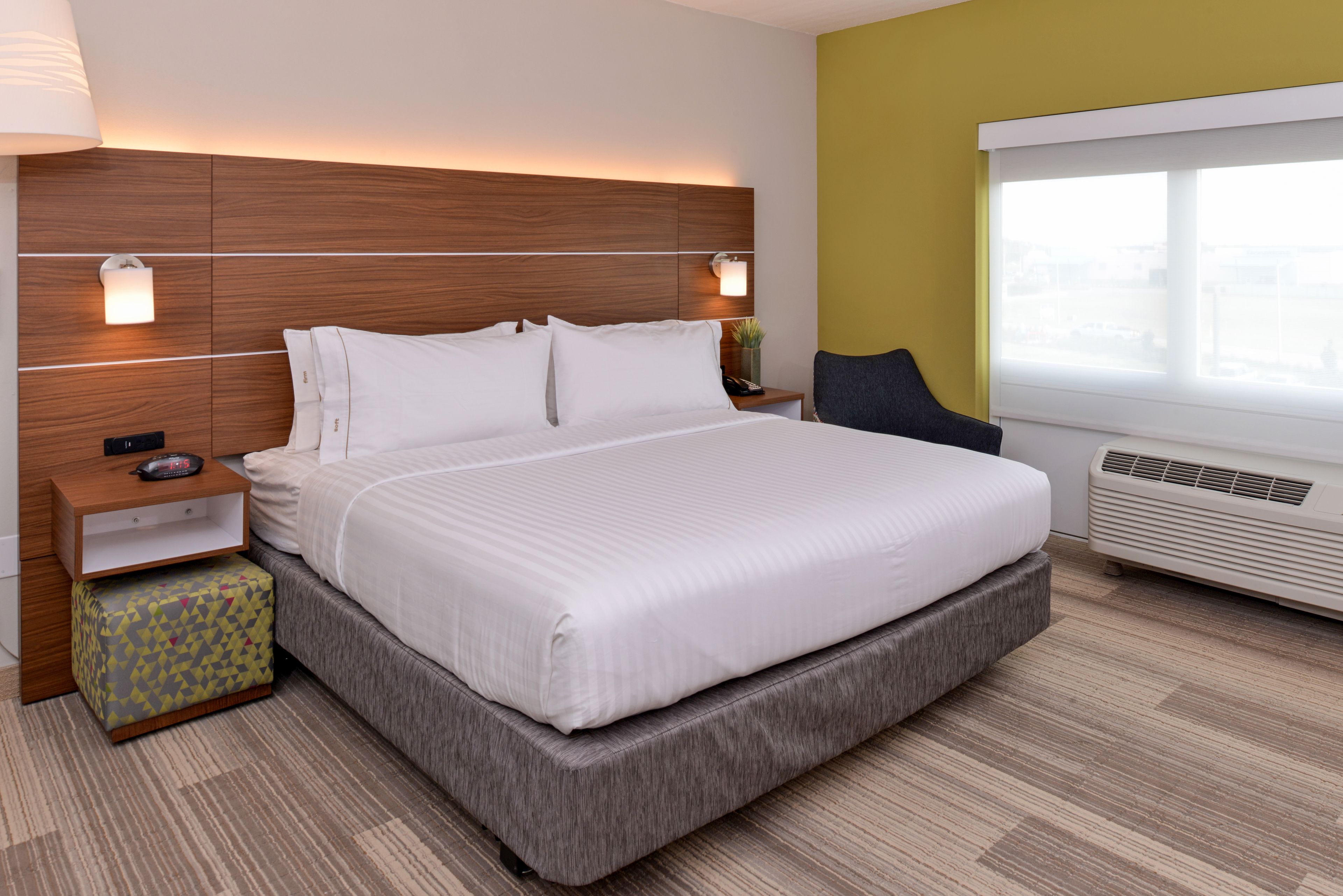 Holiday Inn Express & Suites St. Petersburg - Seminole Area