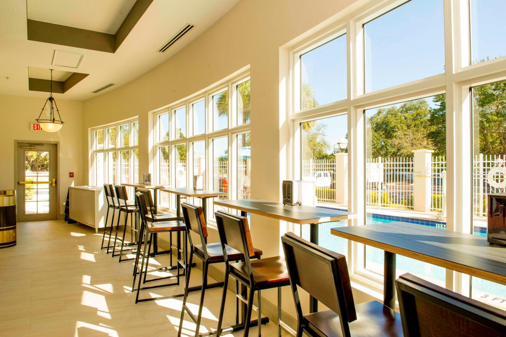 Holiday Inn Express Hotel & Suites St. Petersburg North (I-275)