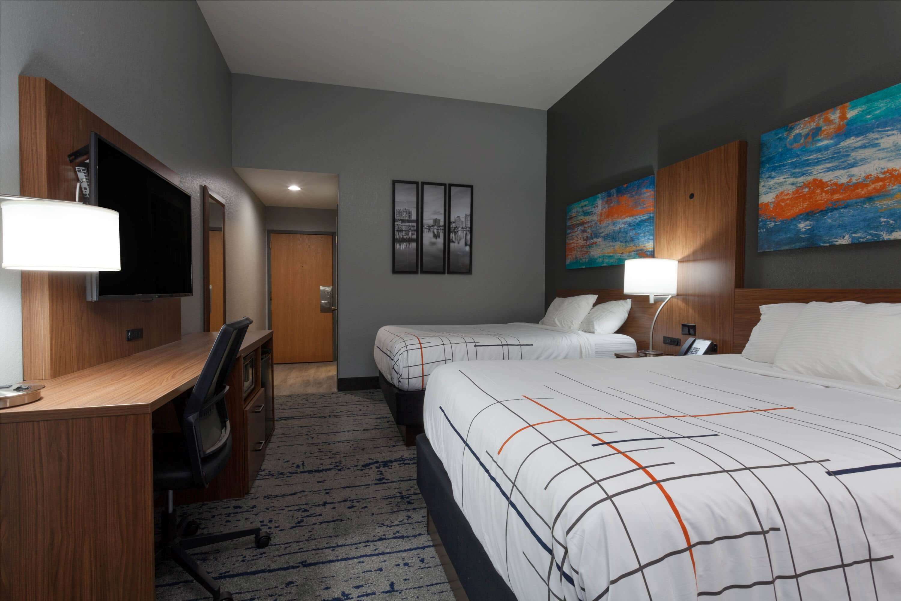 La Quinta Inn & Suites by Wyndham St. Petersburg Northeast
