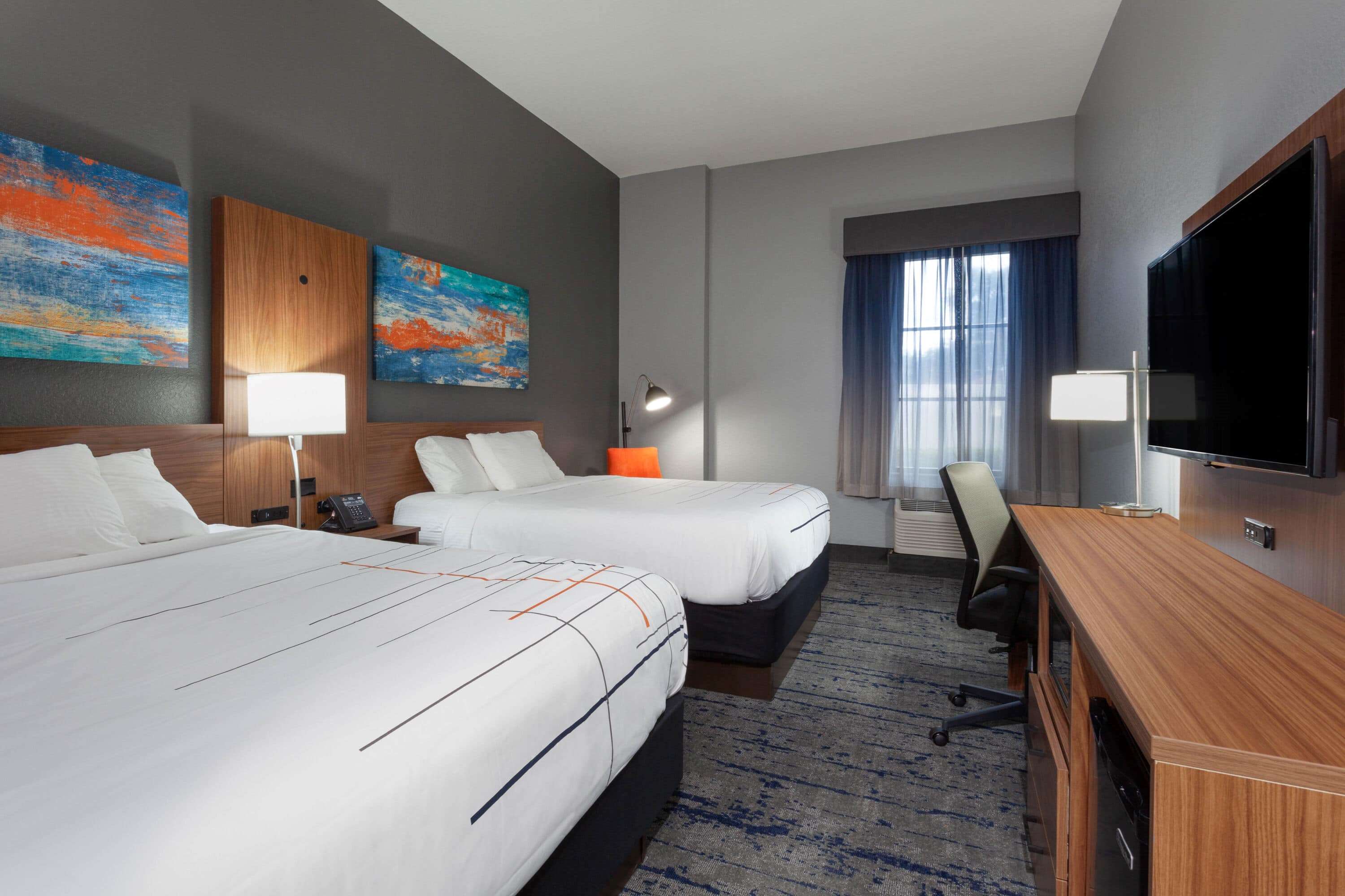 La Quinta Inn & Suites by Wyndham St. Petersburg Northeast