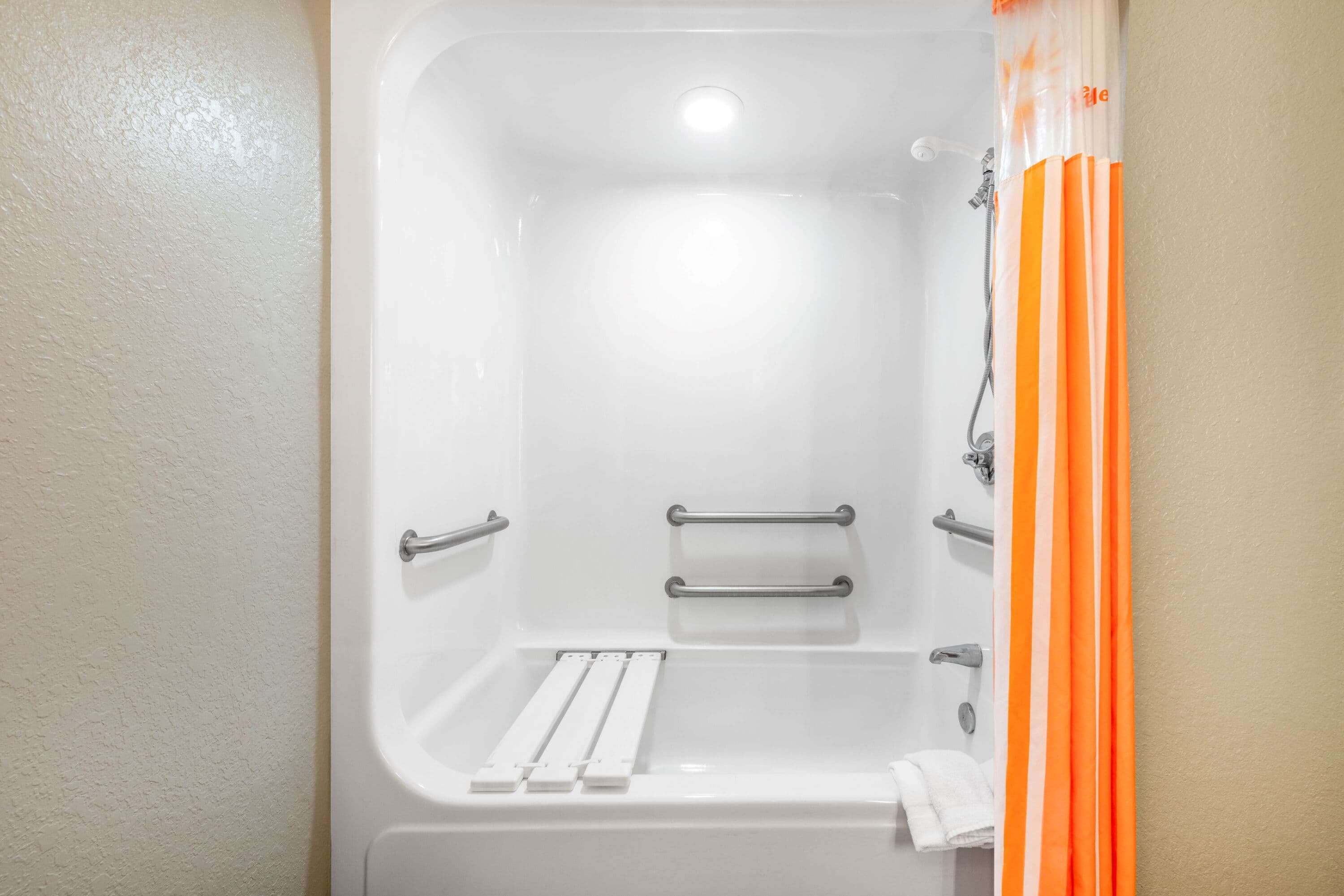 La Quinta Inn & Suites by Wyndham St. Petersburg Northeast