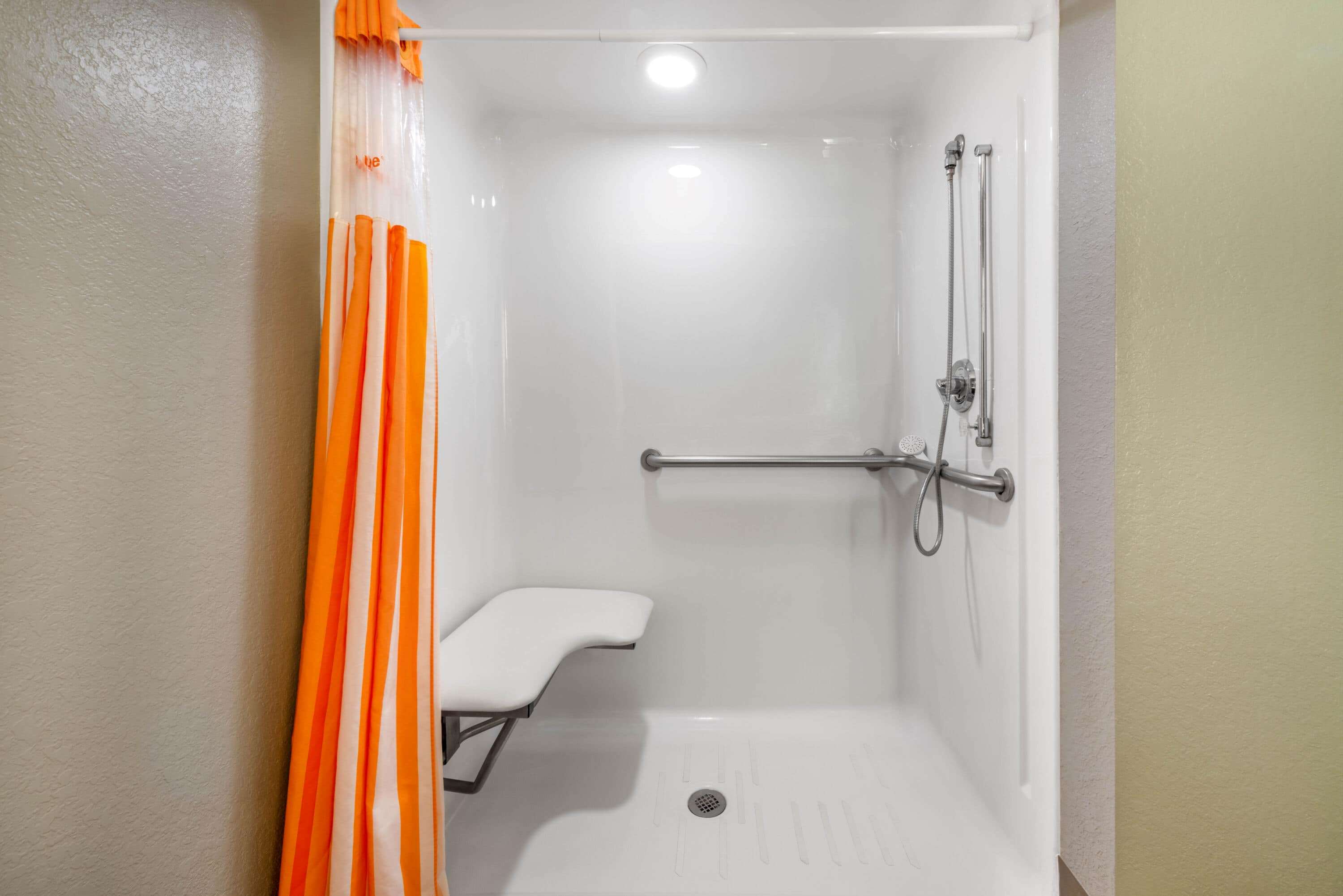La Quinta Inn & Suites by Wyndham St. Petersburg Northeast