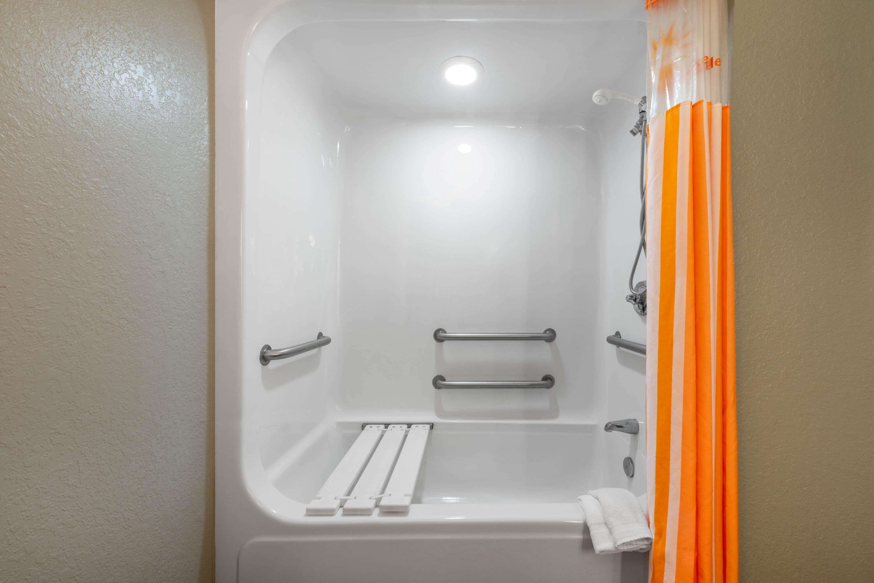 La Quinta Inn & Suites by Wyndham St. Petersburg Northeast