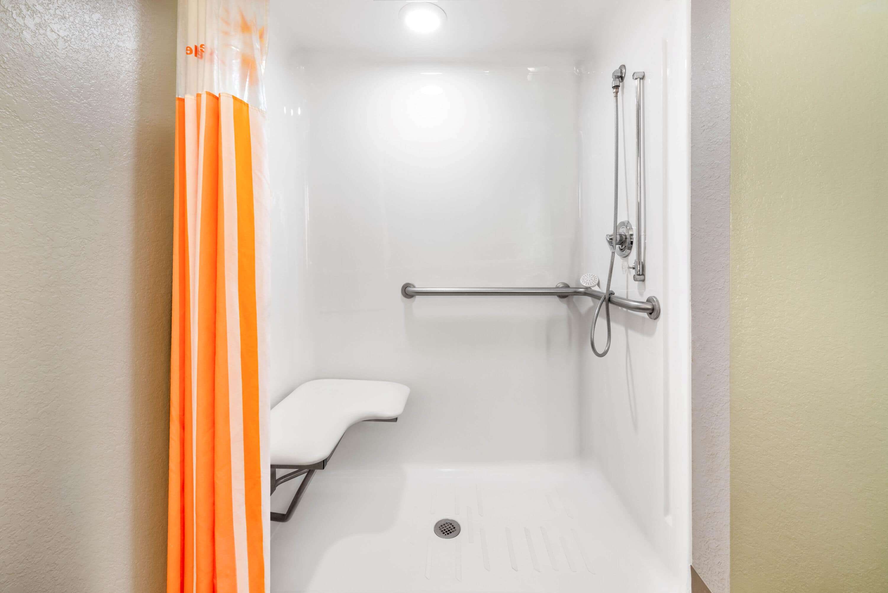La Quinta Inn & Suites by Wyndham St. Petersburg Northeast