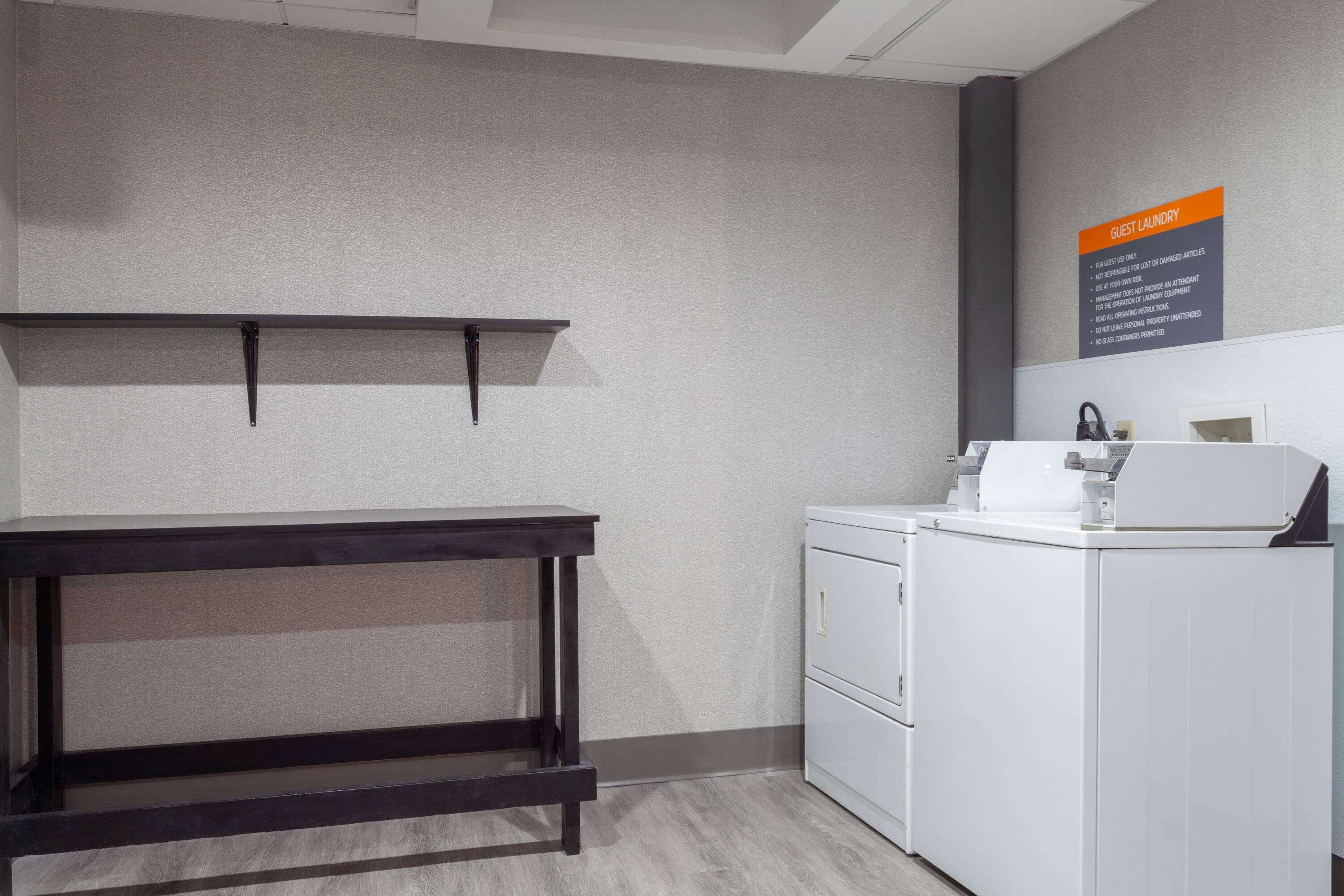 La Quinta Inn & Suites by Wyndham St. Petersburg Northeast