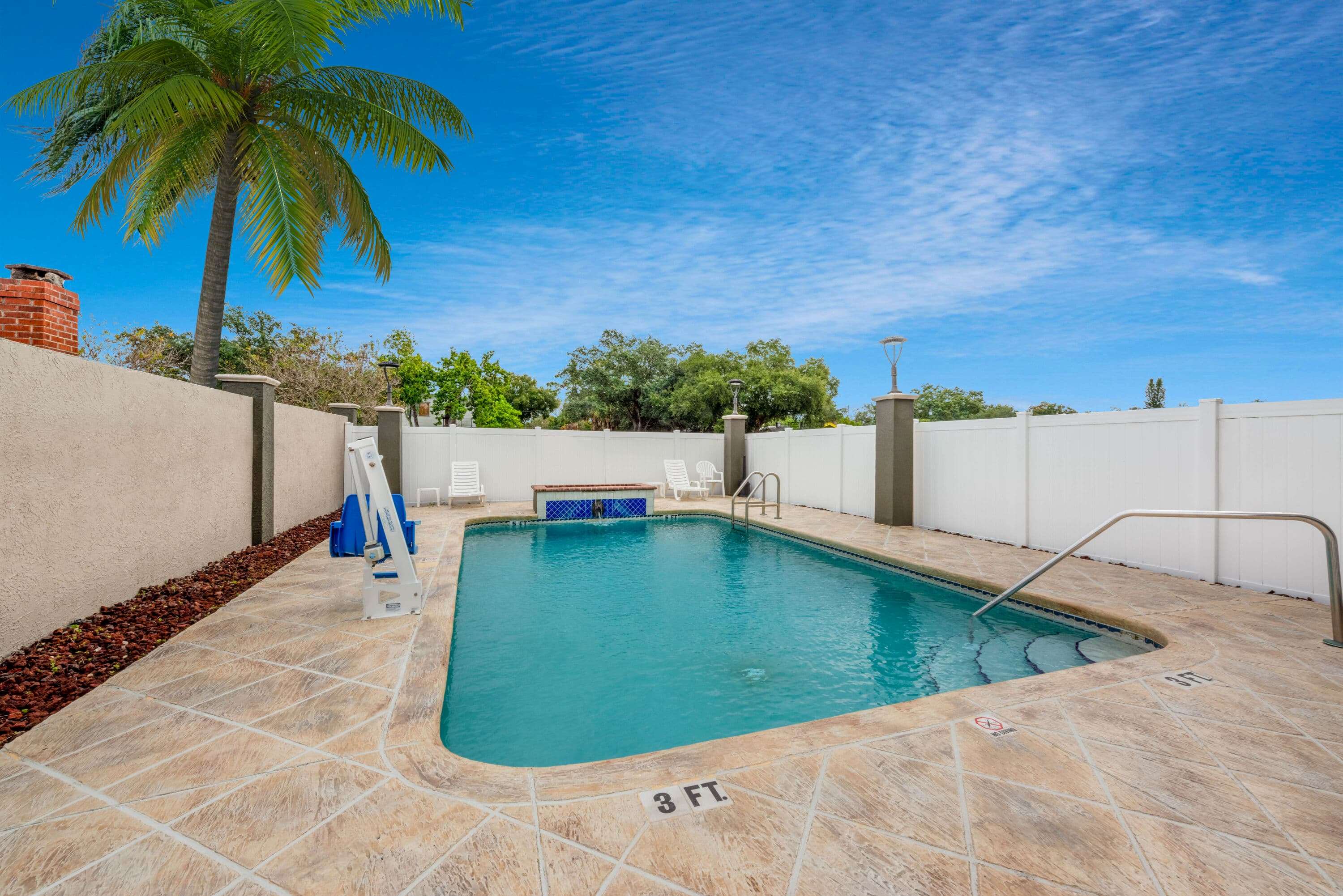 La Quinta Inn & Suites by Wyndham St. Petersburg Northeast
