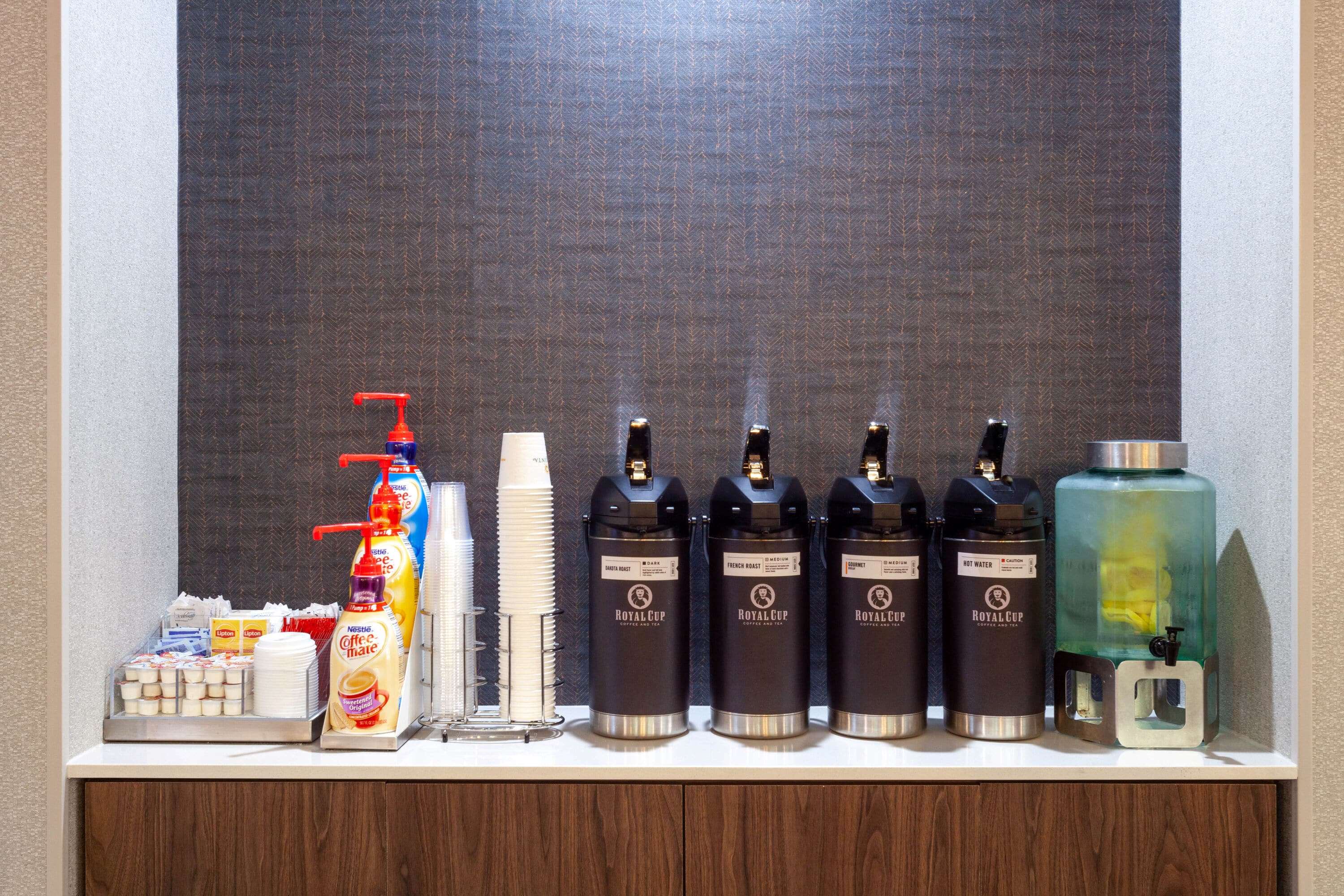 La Quinta Inn & Suites by Wyndham St. Petersburg Northeast