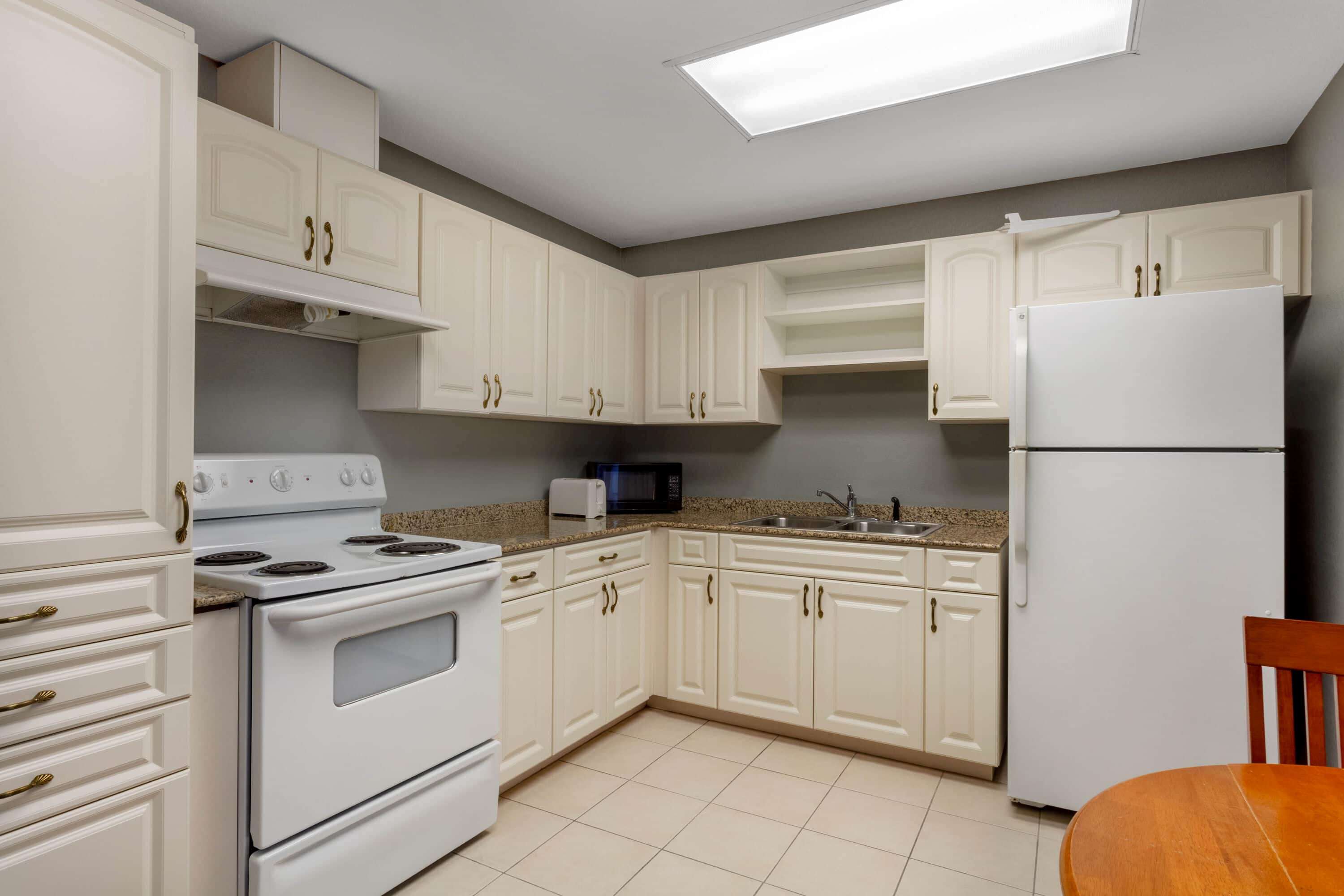 La Quinta Inn & Suites by Wyndham St. Petersburg Northeast
