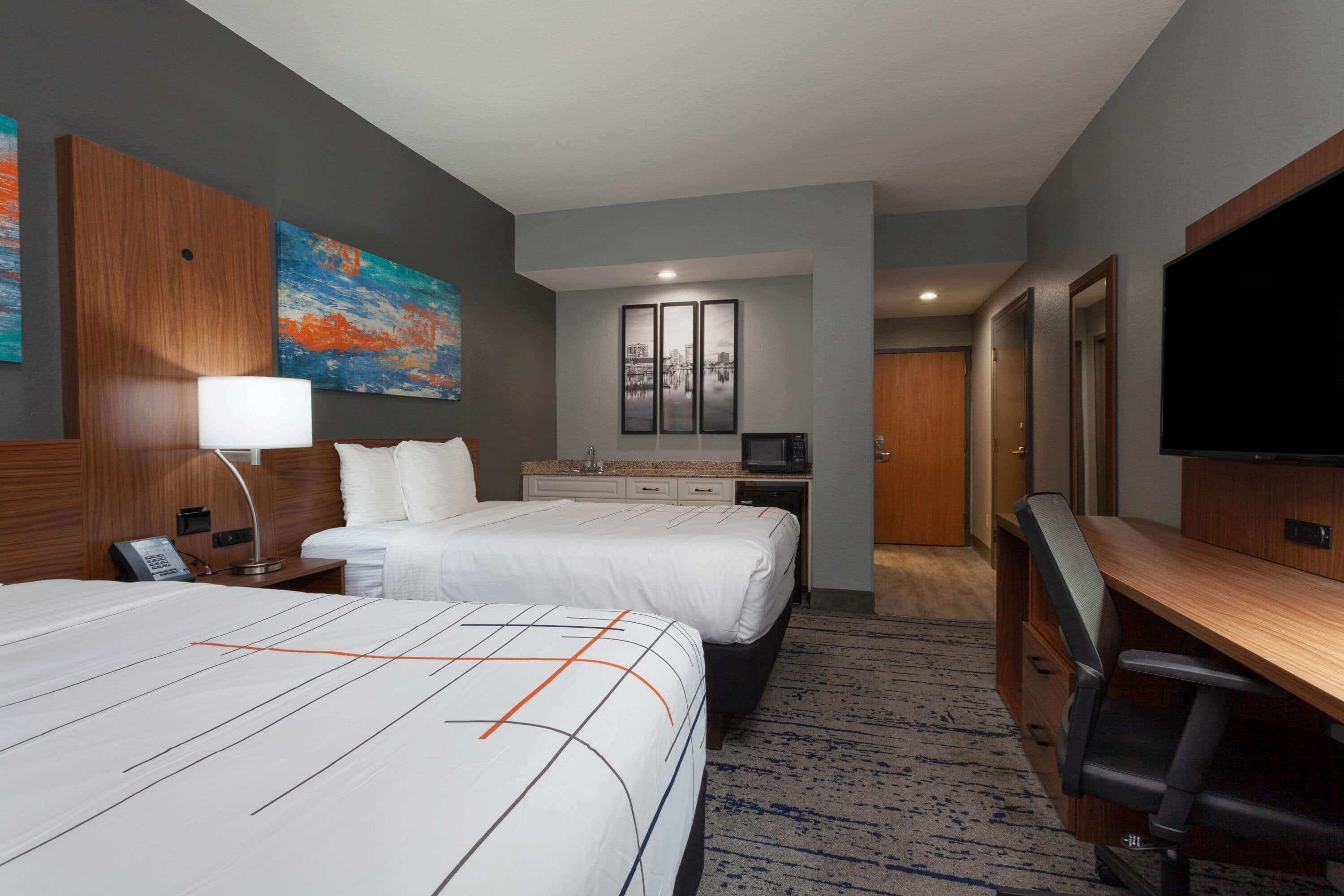 La Quinta Inn & Suites by Wyndham St. Petersburg Northeast
