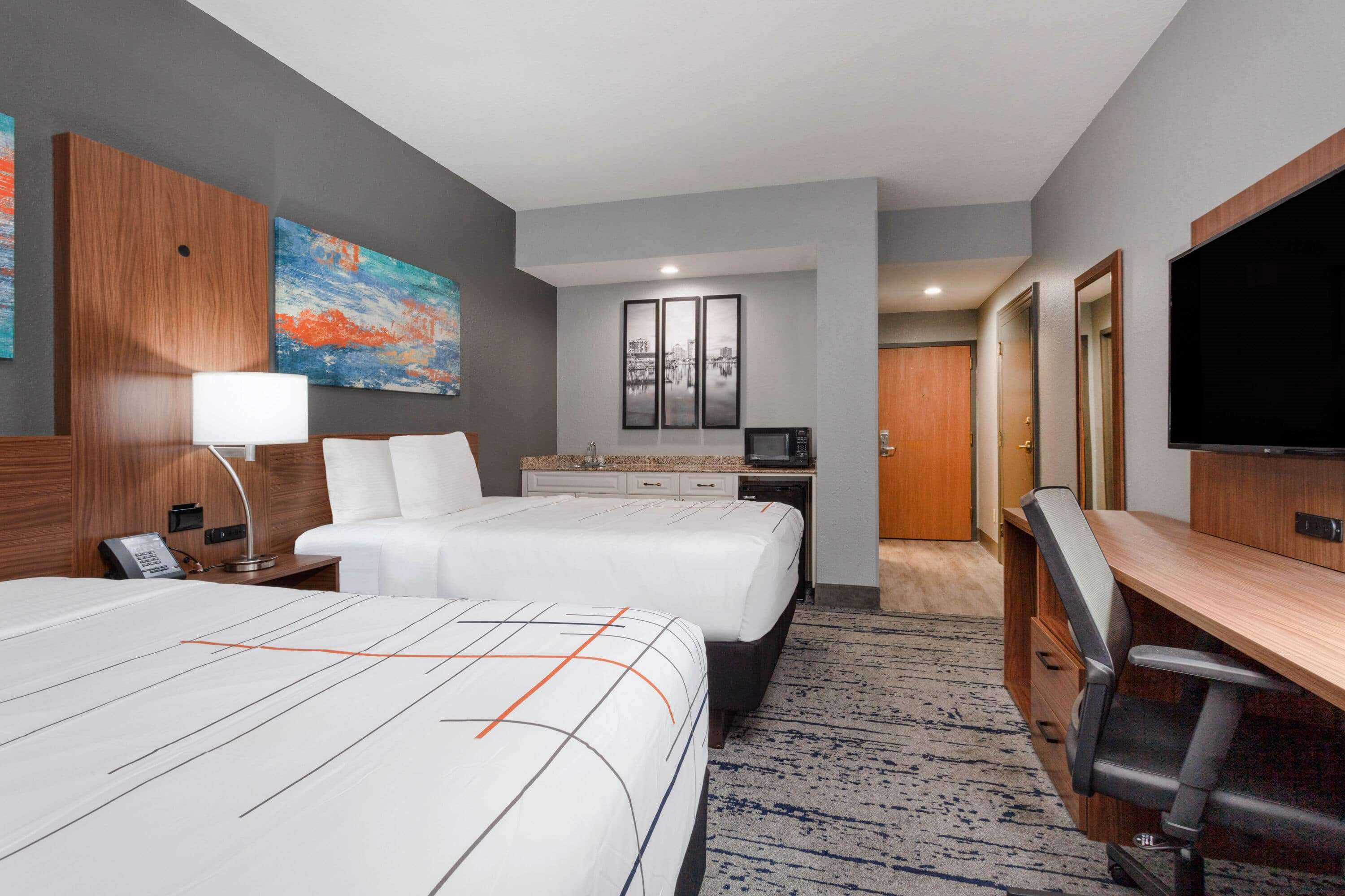 La Quinta Inn & Suites by Wyndham St. Petersburg Northeast