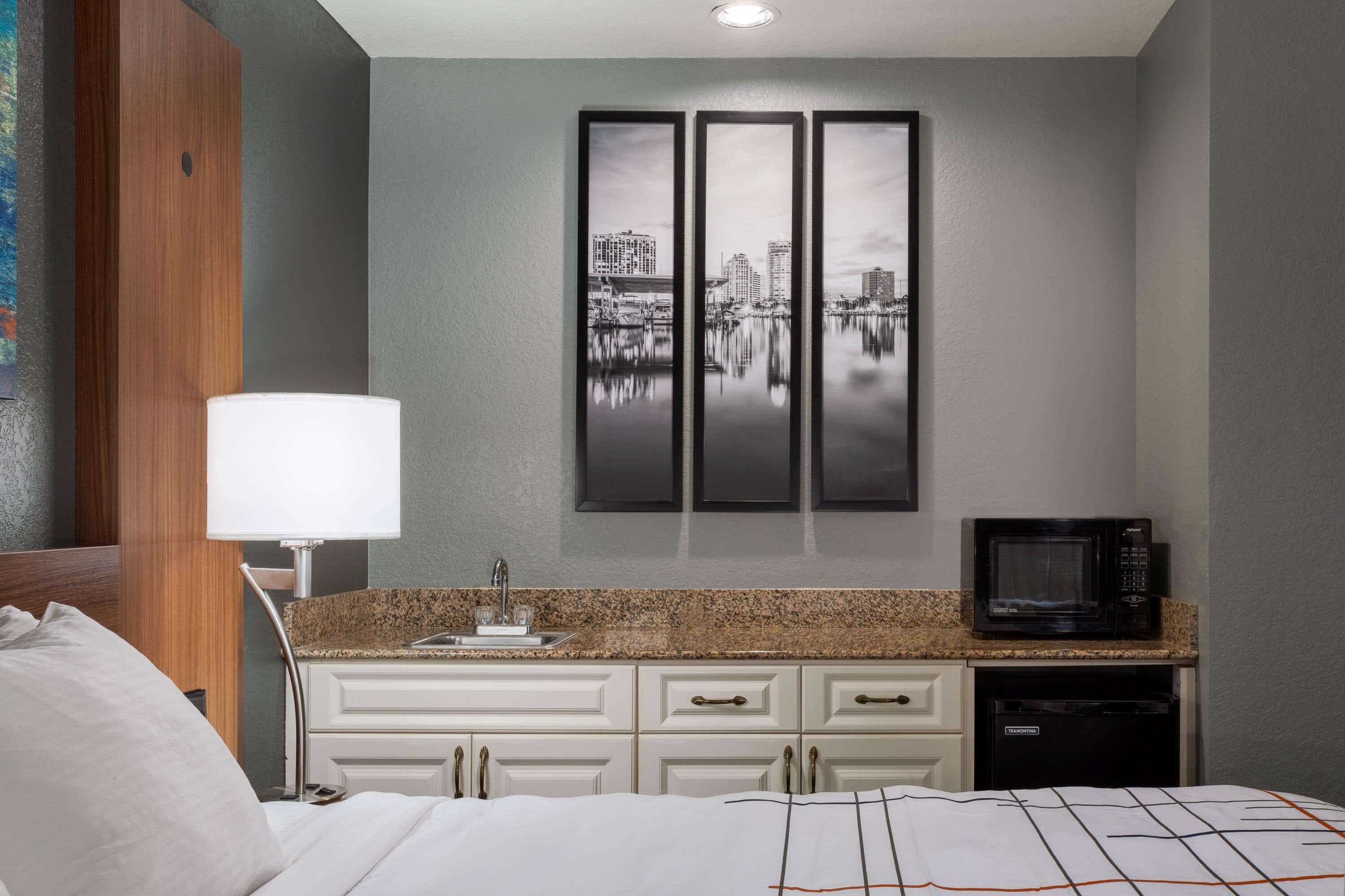 La Quinta Inn & Suites by Wyndham St. Petersburg Northeast