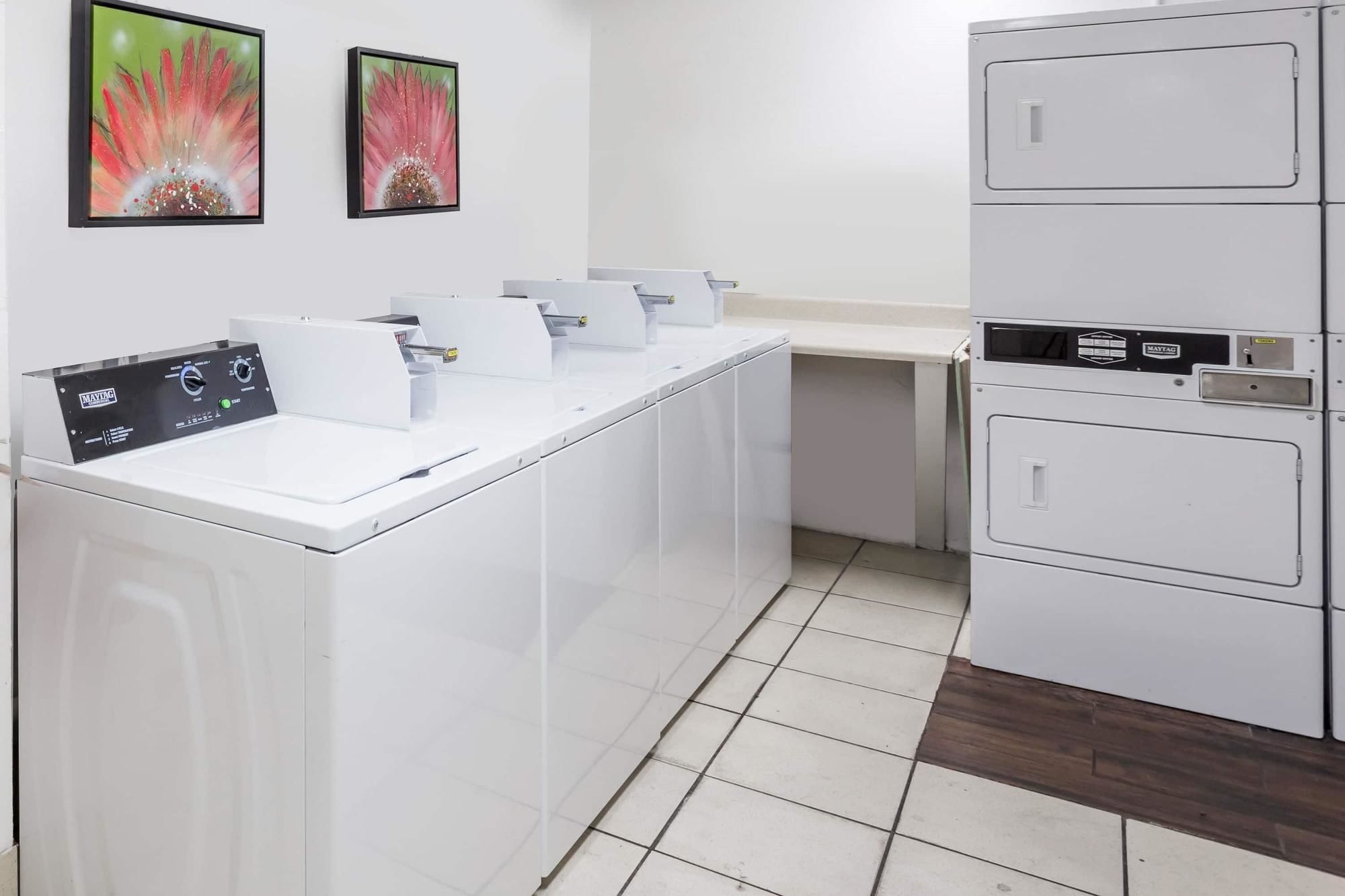 Days Inn by Wyndham St. Petersburg / Tampa Bay Area