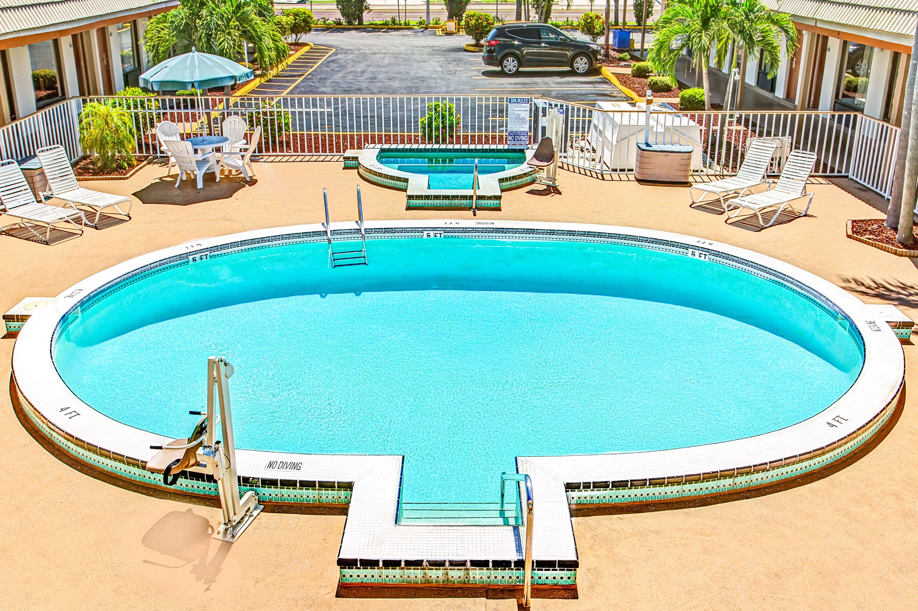 Days Inn by Wyndham St. Petersburg Central