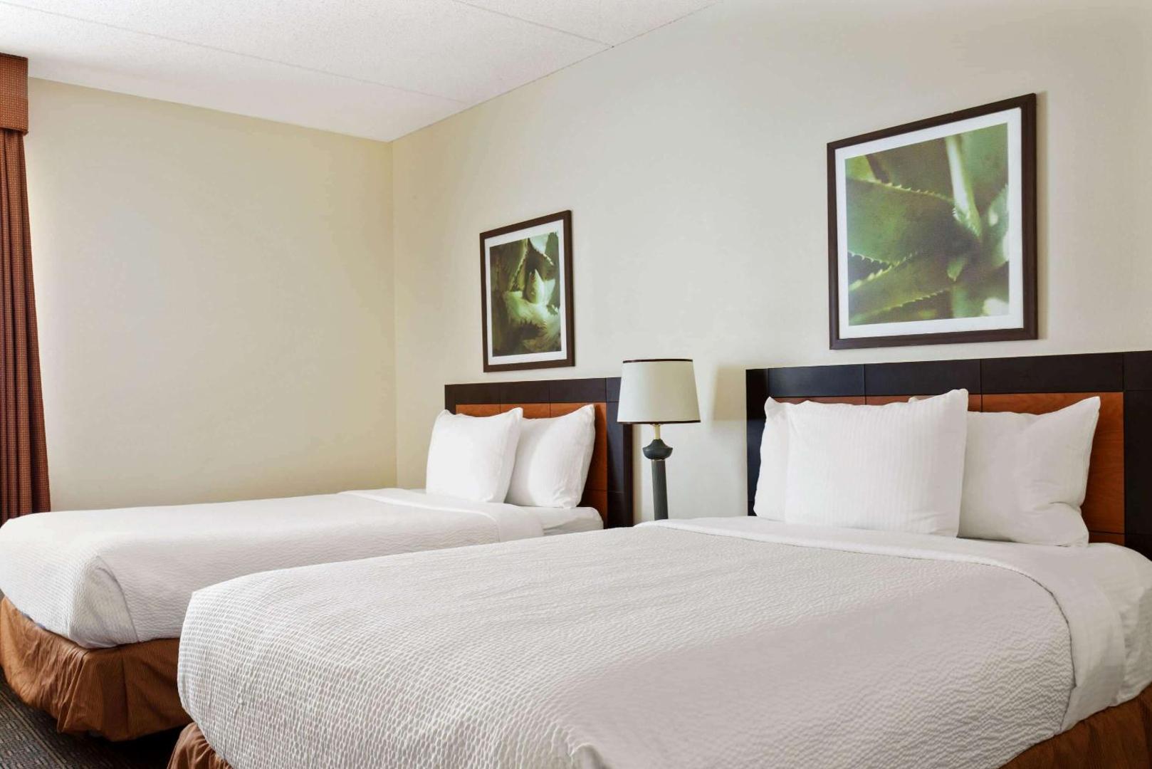 La Quinta Inn & Suites by Wyndham Sawgrass