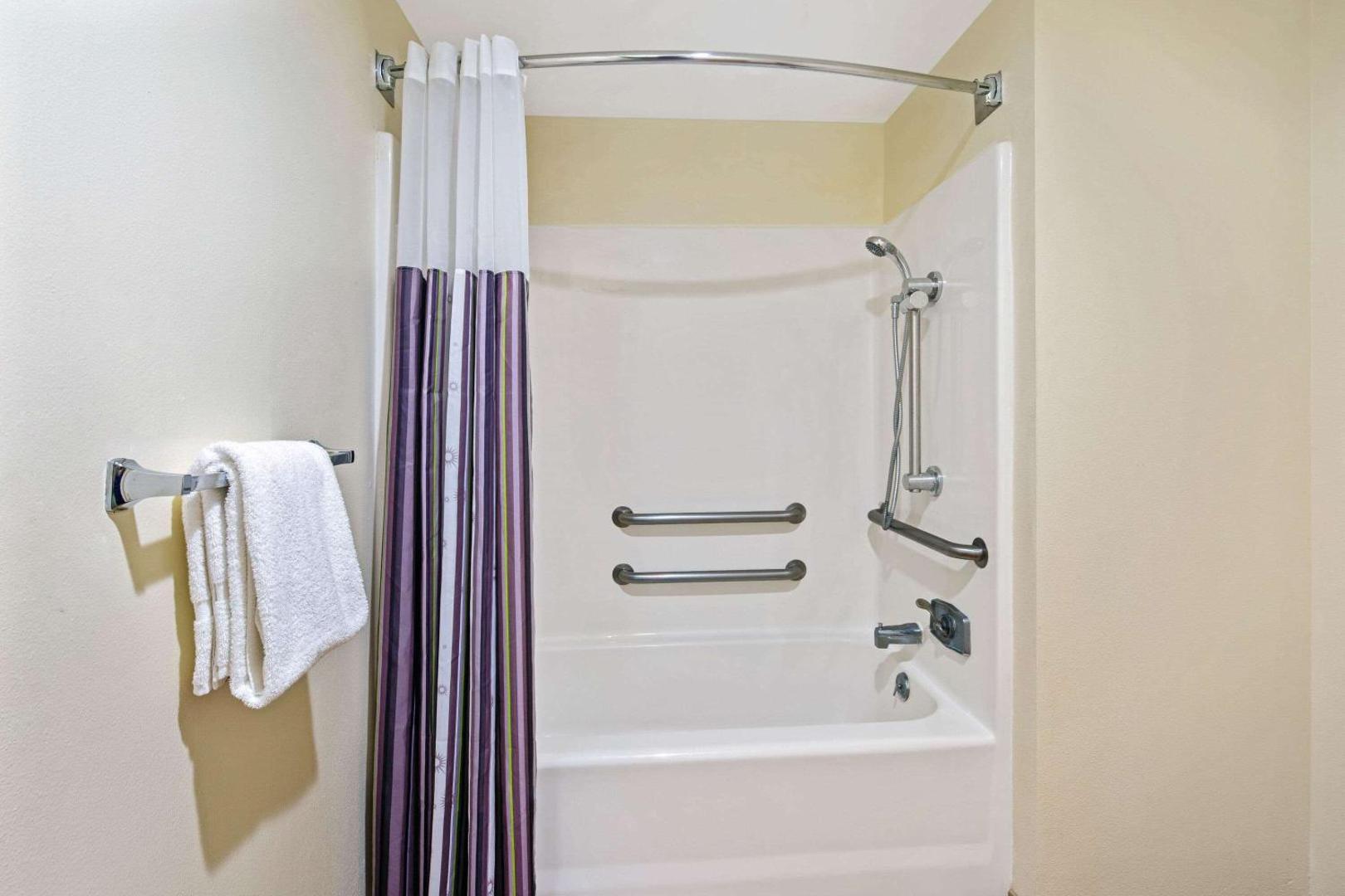 La Quinta Inn & Suites by Wyndham Sawgrass