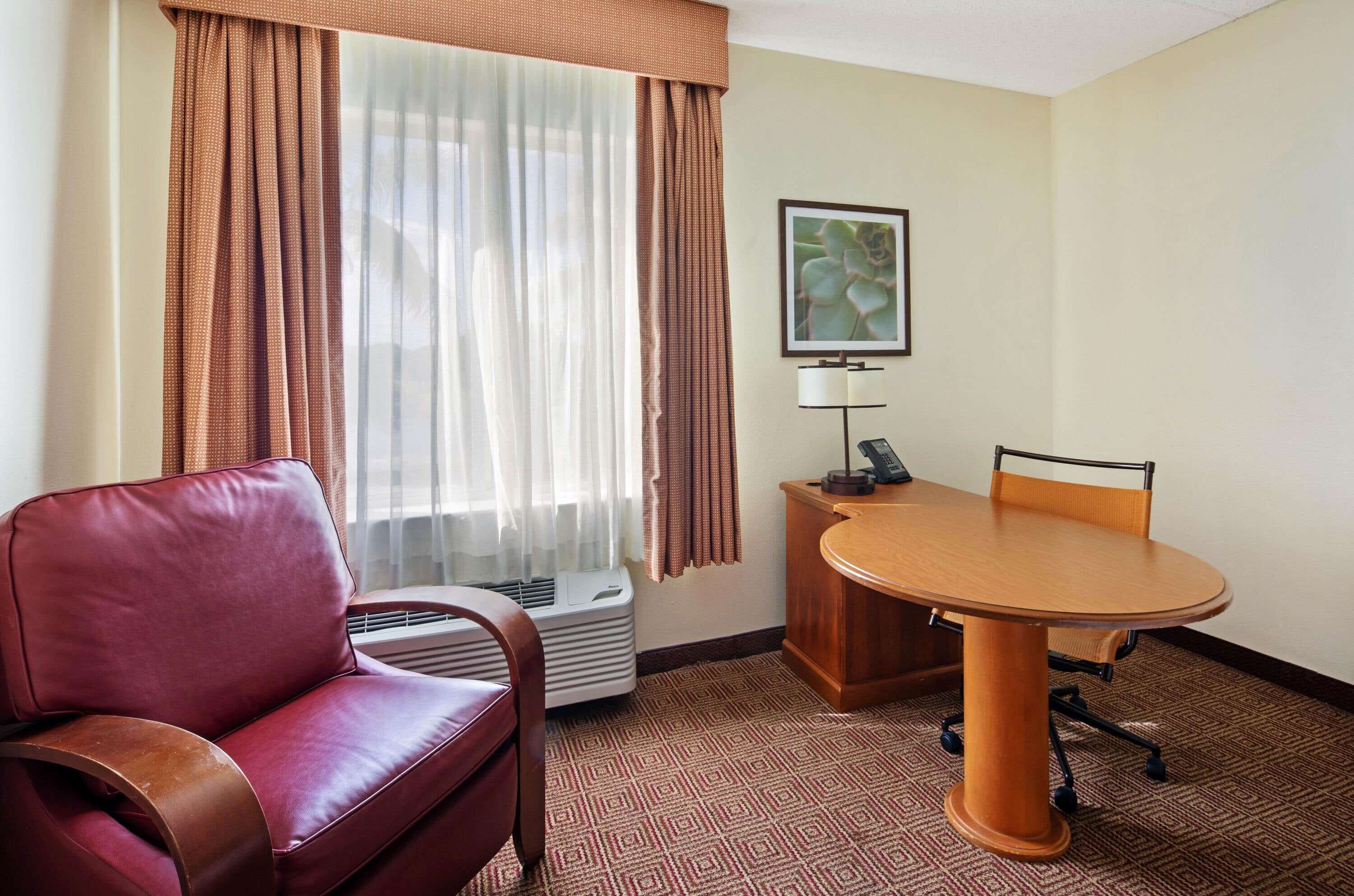 La Quinta Inn & Suites by Wyndham Sawgrass